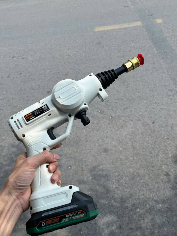 Máy xịt rửa xe dùng pin 21V ERGEN EN-680 (Chân pin phổ thông Makita)
