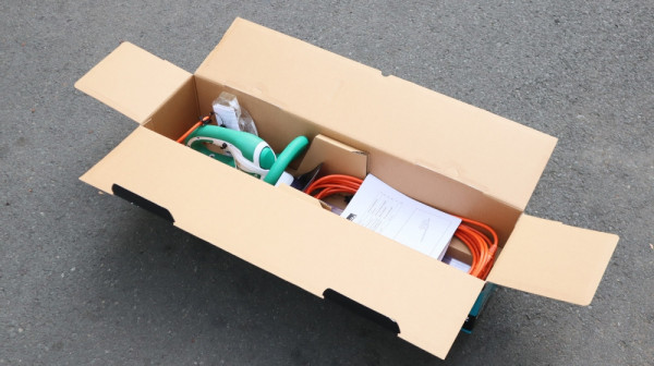 Máy tỉa hàng rào dùng điện Makita UH3502 350mm 