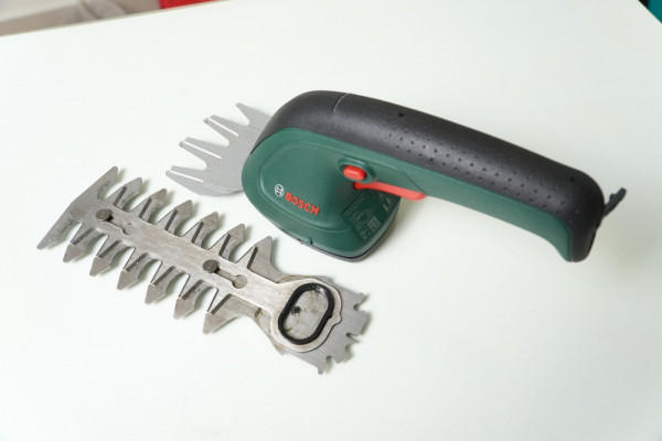 Máy cắt cỏ, tỉa hàng rào dùng pin Bosch Easy shear (0600833341)