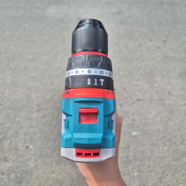 Máy khoan búa dùng pin Lithium-ion 20V TOTAL TIDLI20668 (2 pin 2.0Ah và 1 sạc)