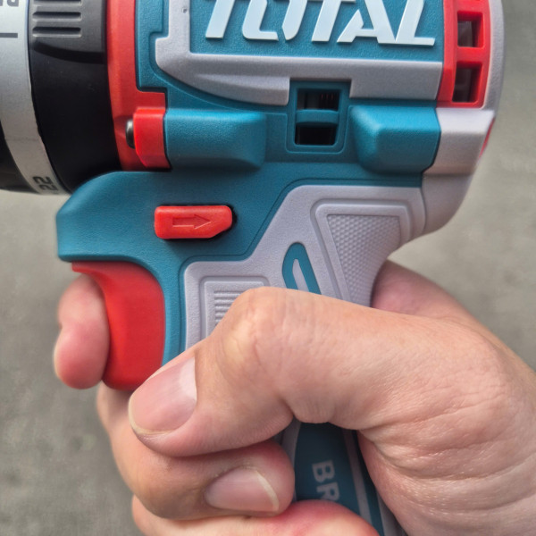Máy khoan búa dùng pin Lithium-ion 20V TOTAL TIDLI20668 (2 pin 2.0Ah và 1 sạc)