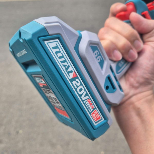 Máy khoan búa dùng pin Lithium-ion 20V TOTAL TIDLI20668 (2 pin 2.0Ah và 1 sạc)