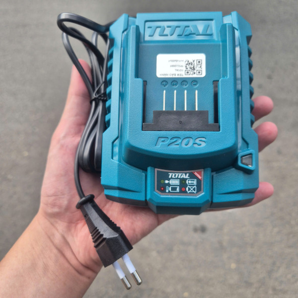 Máy khoan búa dùng pin Lithium-ion 20V TOTAL TIDLI20668 (2 pin 2.0Ah và 1 sạc)