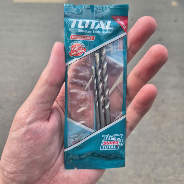 Máy khoan búa dùng pin Lithium-ion 20V TOTAL TIDLI20668 (2 pin 2.0Ah và 1 sạc)