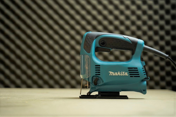 Máy cưa lọng Makita M4302B mã 4328, CS 450W