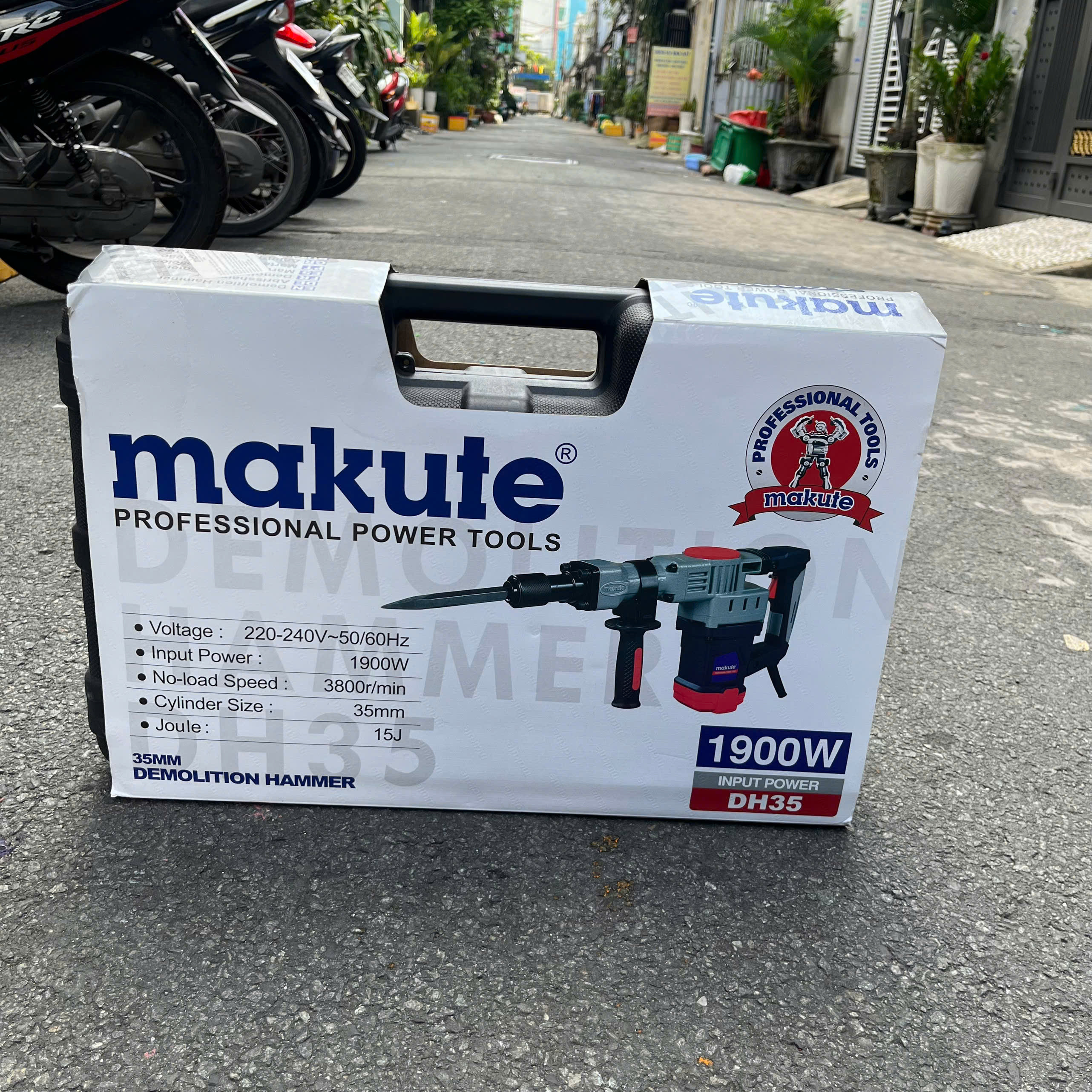 Máy đục bê tông Makute DH35 -17Ly, CS 1900W