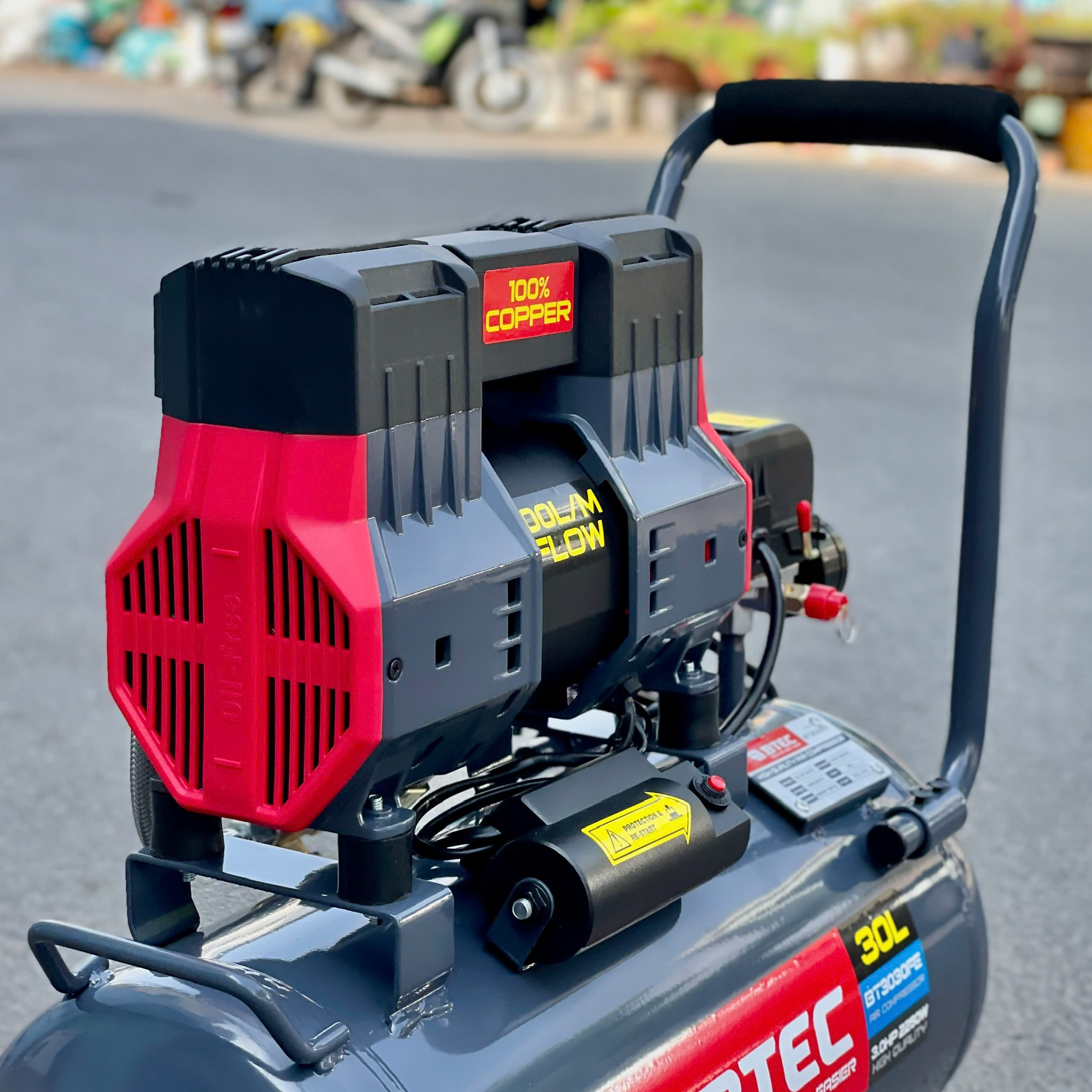 Máy Nén Khí Không Dầu BITEC BT3032FE (30L), 1500W