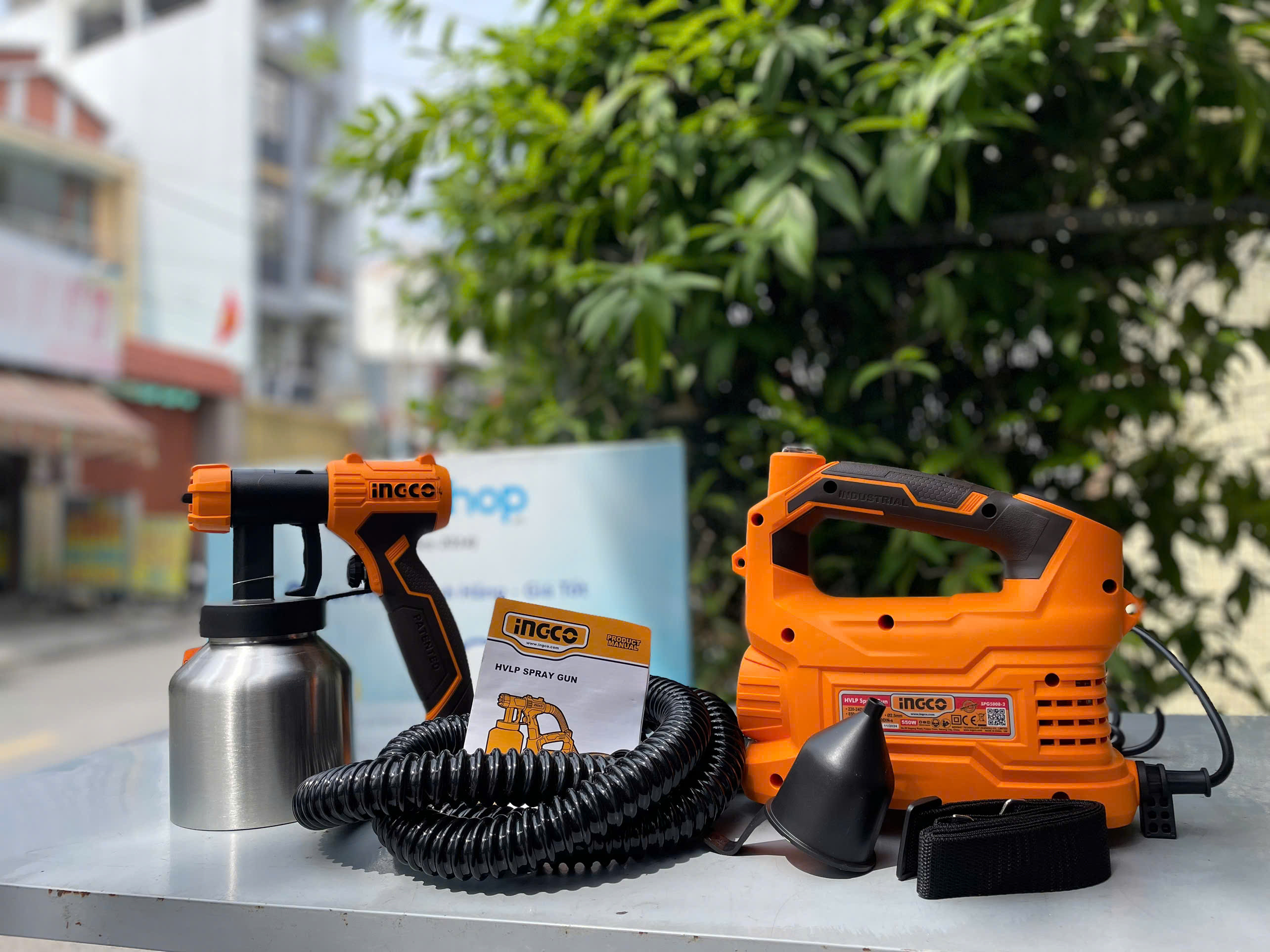 Máy phun sơn bằng điện INGCO 550W SPG5008-2 ( Hộp chứa sơn chất liệu nhôm)