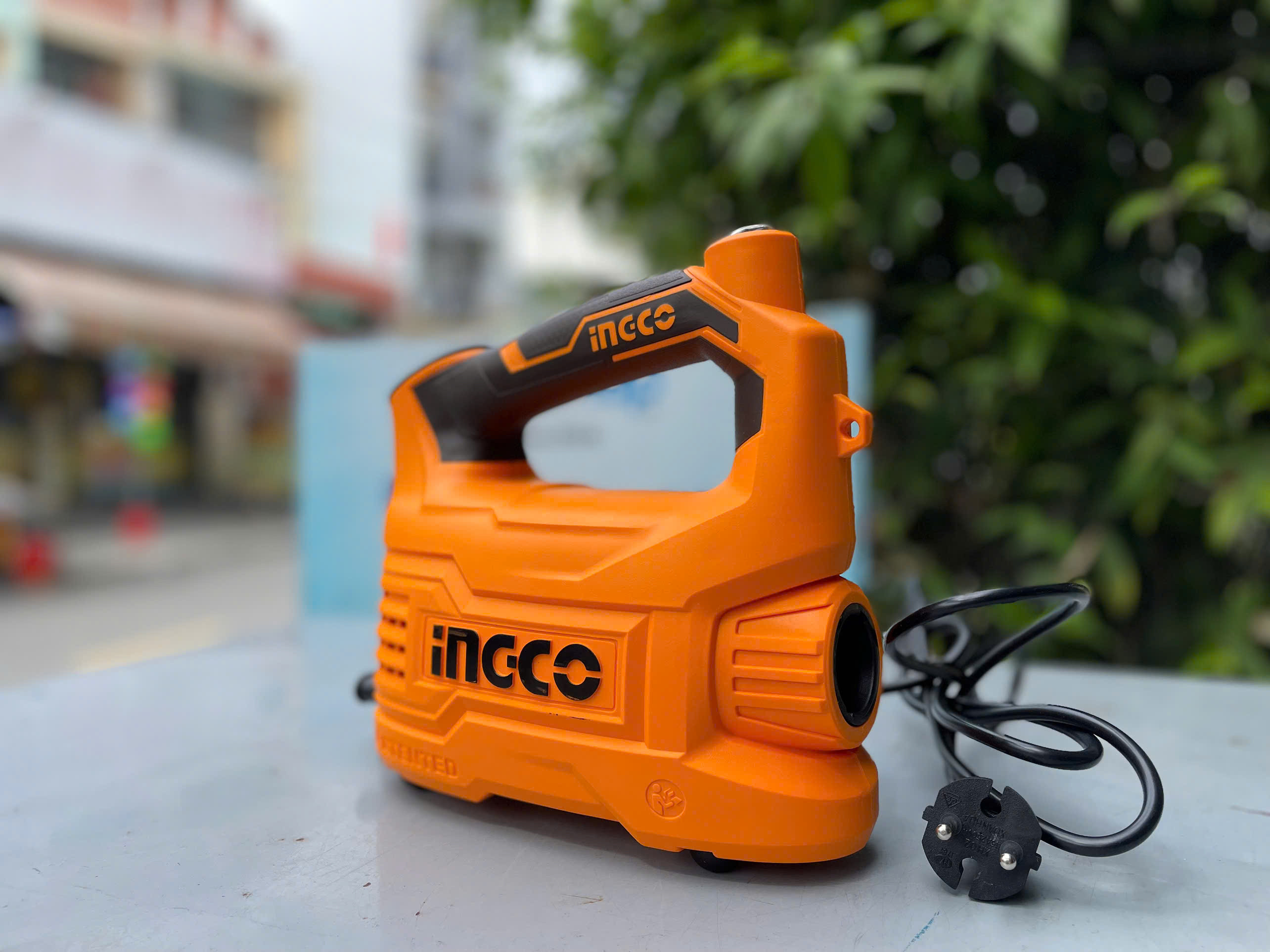 Máy phun sơn bằng điện INGCO 550W SPG5008-2 ( Hộp chứa sơn chất liệu nhôm)