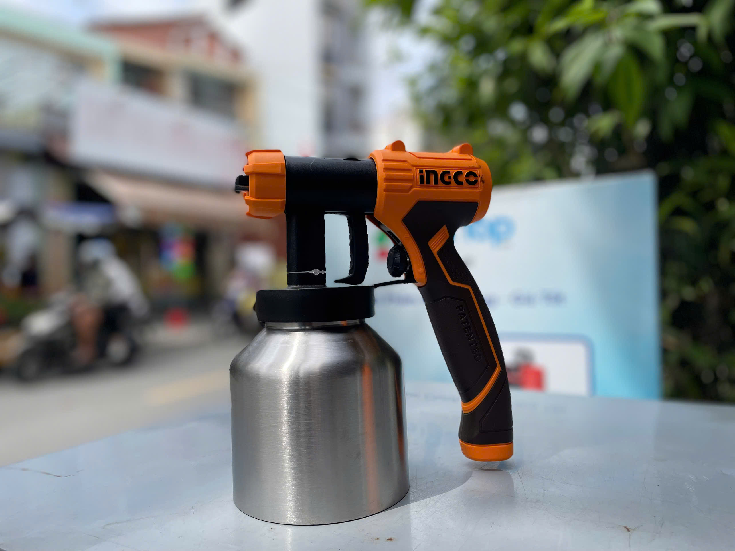 Máy phun sơn bằng điện INGCO 550W SPG5008-2 ( Hộp chứa sơn chất liệu nhôm)