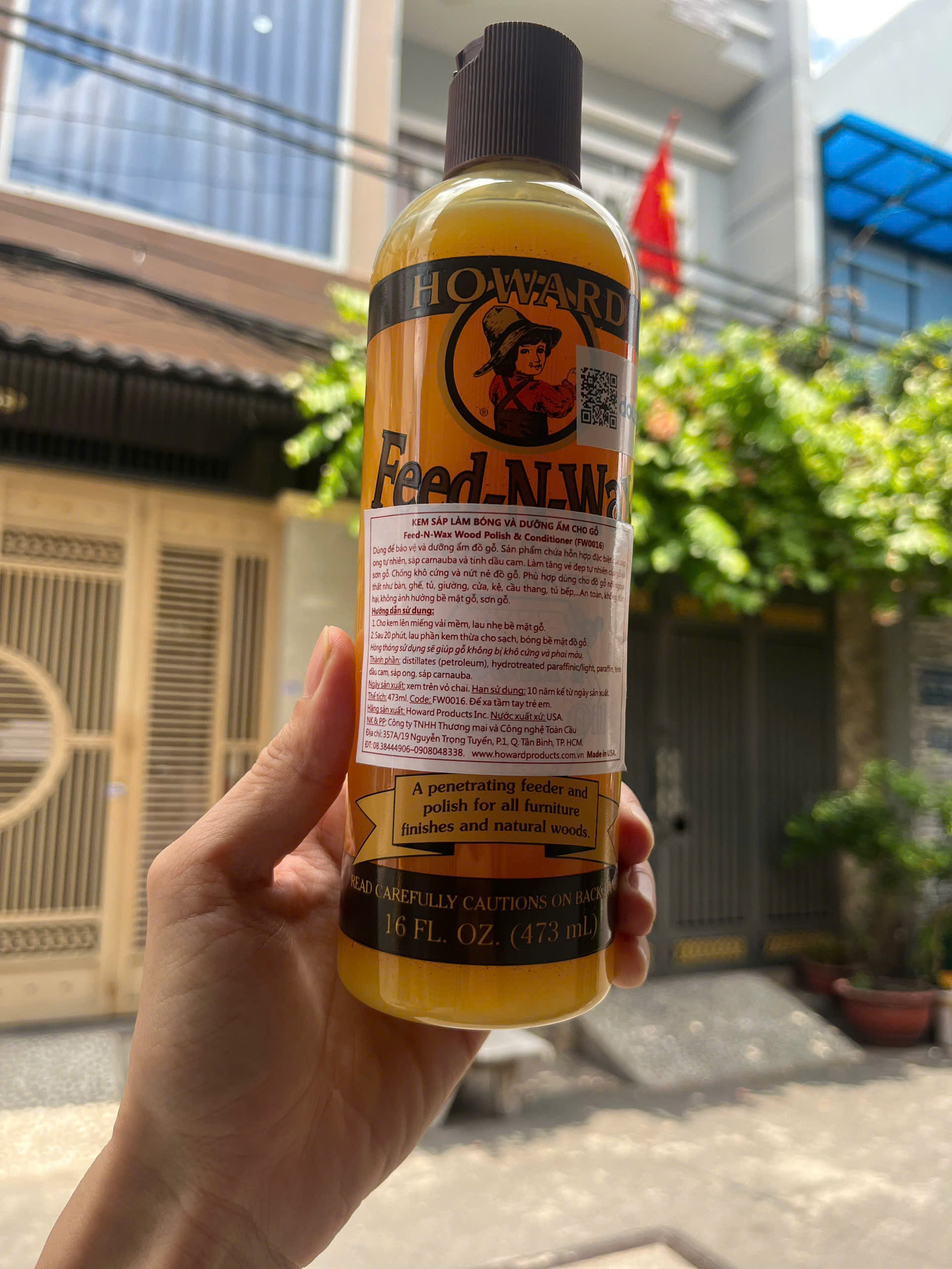 Kem làm bóng và dưỡng ẩm cho đồ gỗ nội ngoại thất Howard FW0016 ( 473ml )