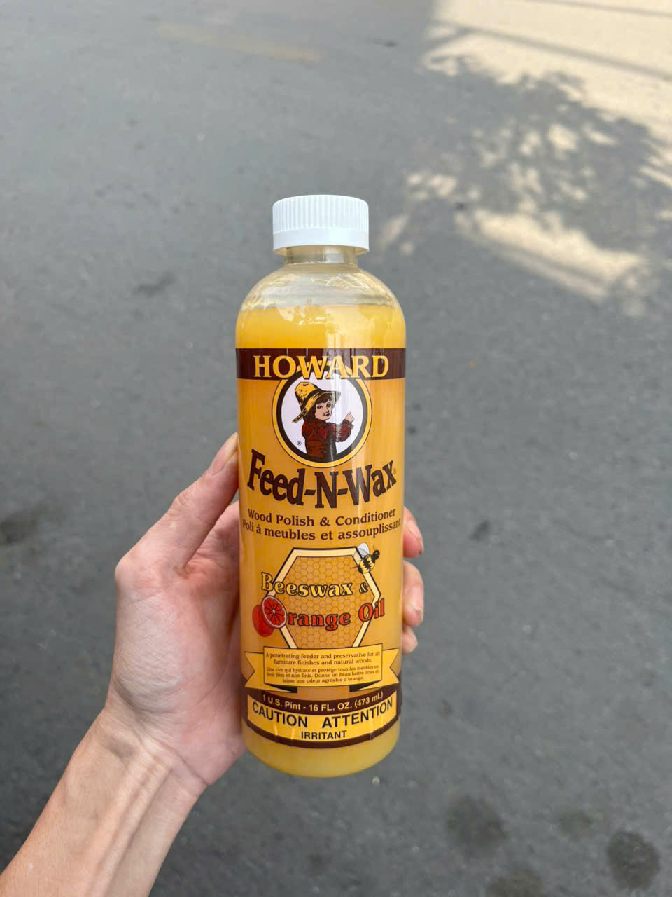 Kem làm bóng và dưỡng ẩm cho đồ gỗ nội ngoại thất Howard FW0016 ( 473ml )