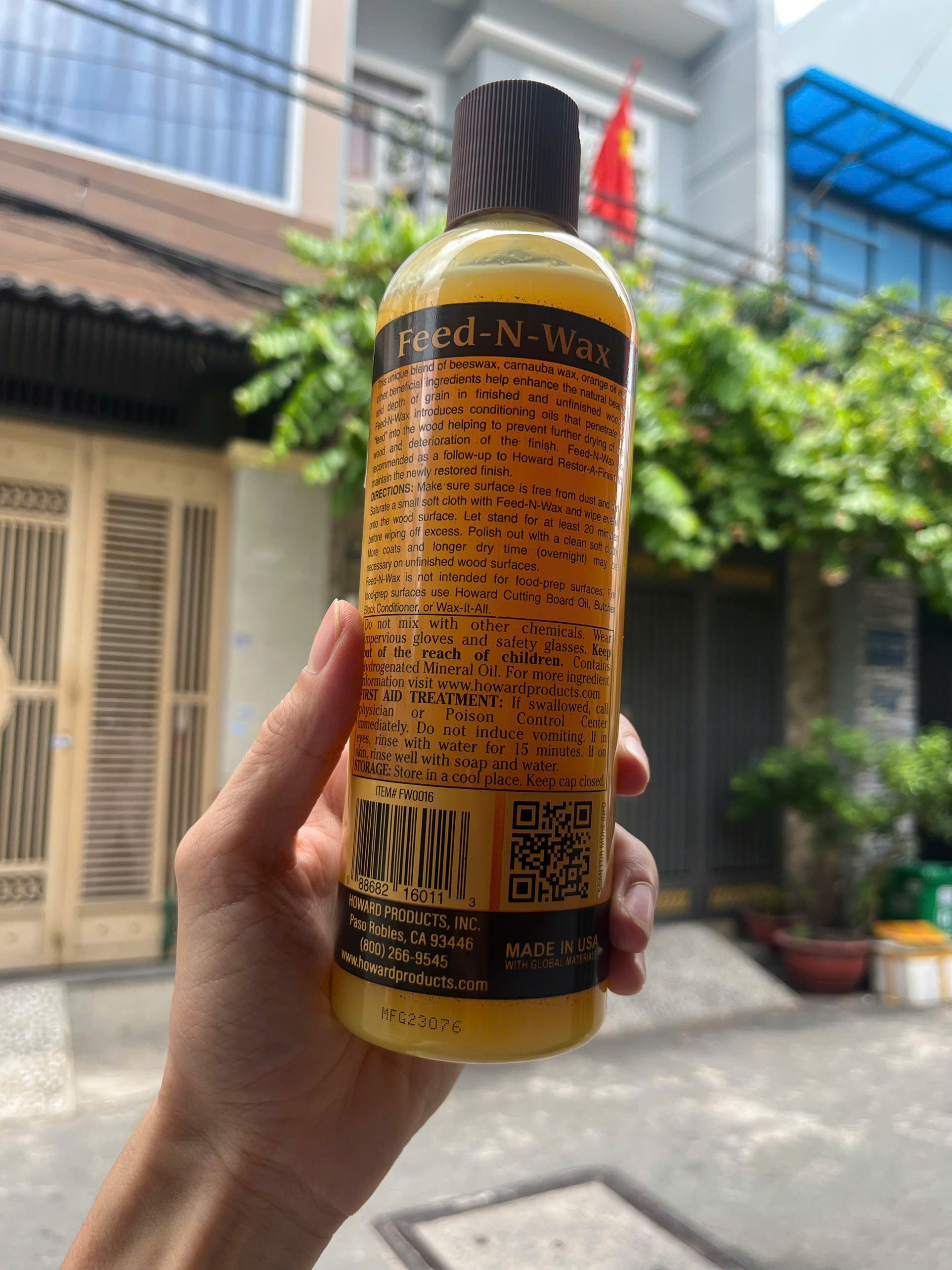 Kem làm bóng và dưỡng ẩm cho đồ gỗ nội ngoại thất Howard FW0016 ( 473ml )