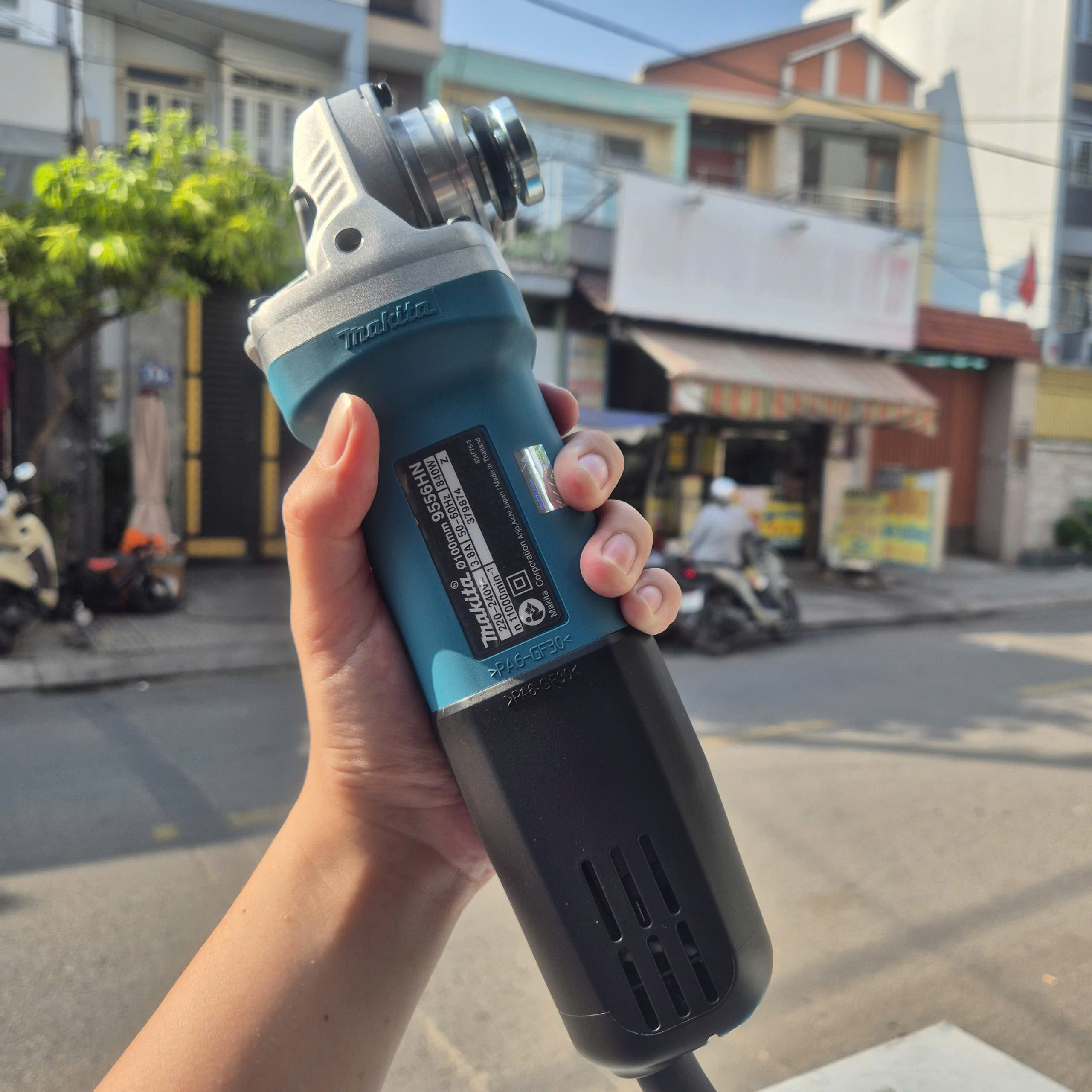 Máy mài góc Makita 9556HN 100mm, 840W (Công tắc trượt)