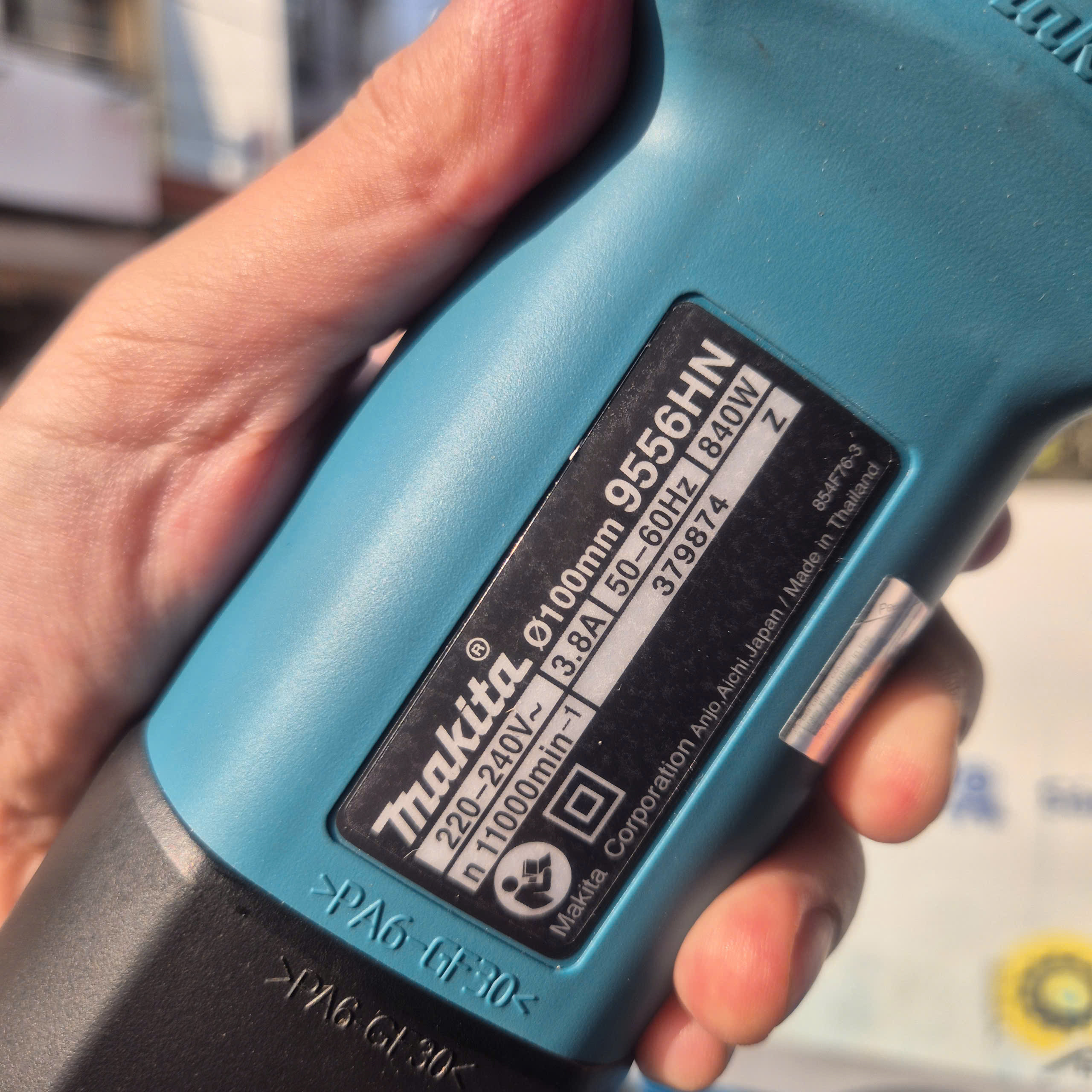 Máy mài góc Makita 9556HN 100mm, 840W (Công tắc trượt)