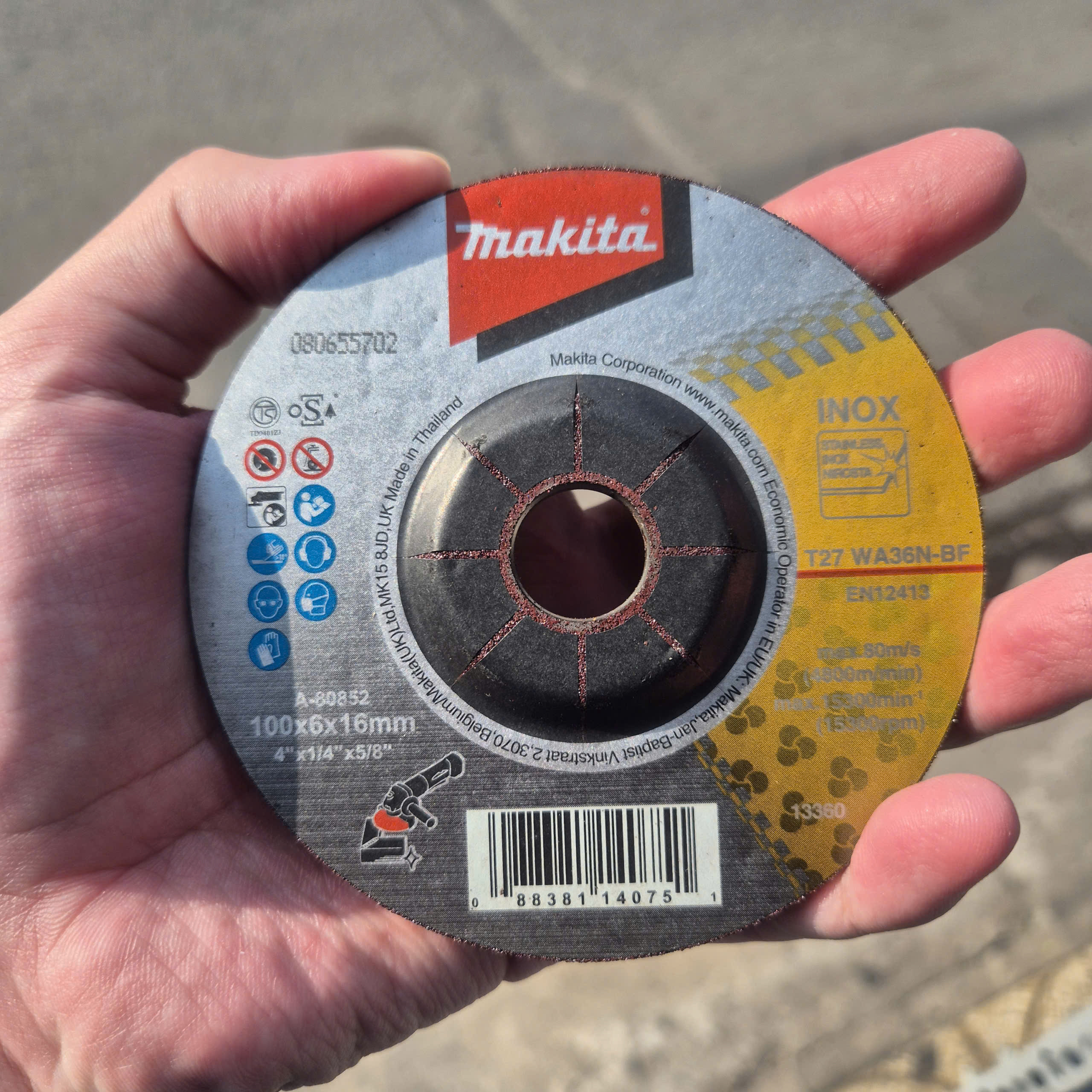 Máy mài góc Makita 9556HN 100mm, 840W (Công tắc trượt)