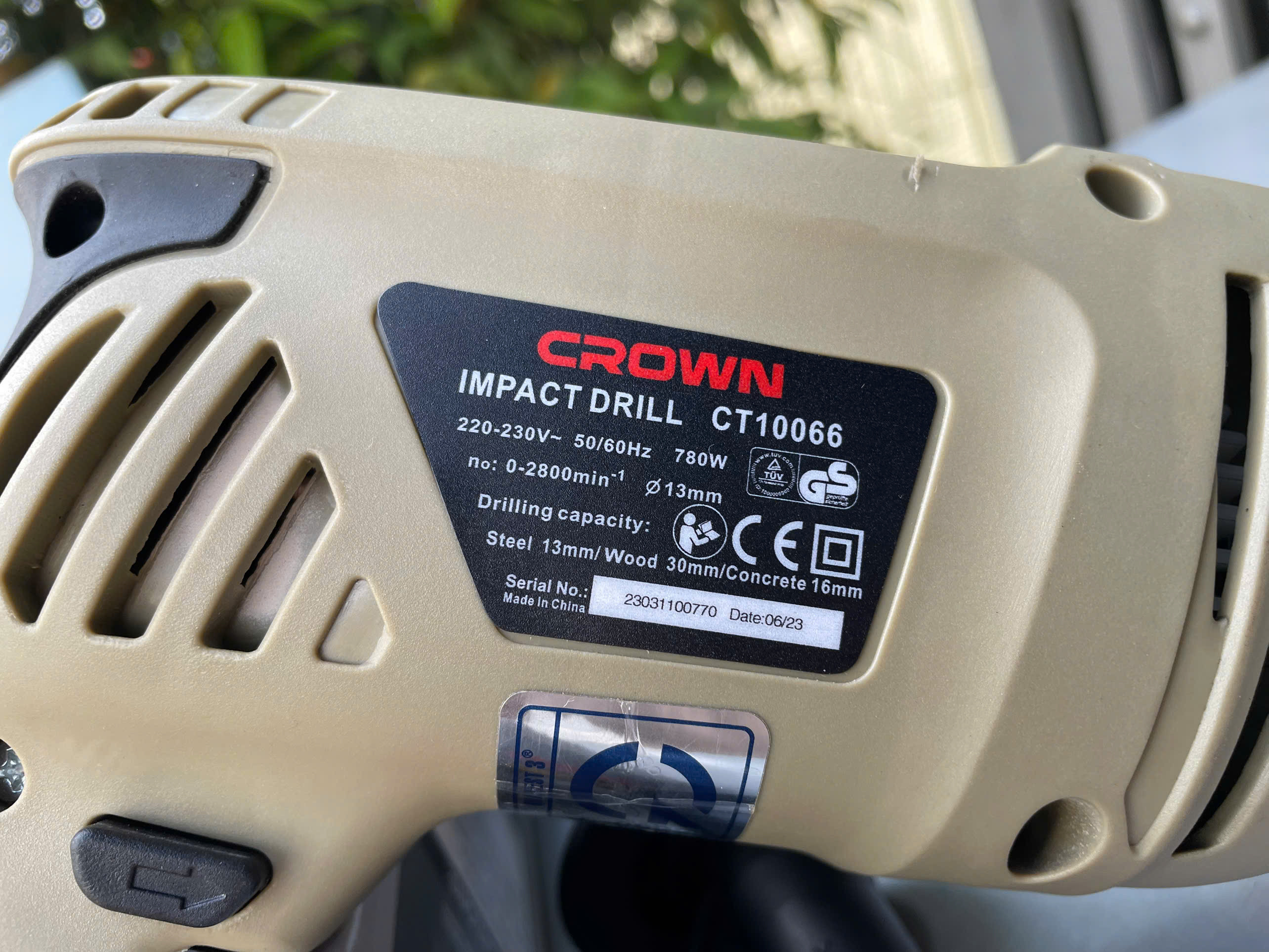 Máy khoan động lực crown CT10066, 780W, 13MM