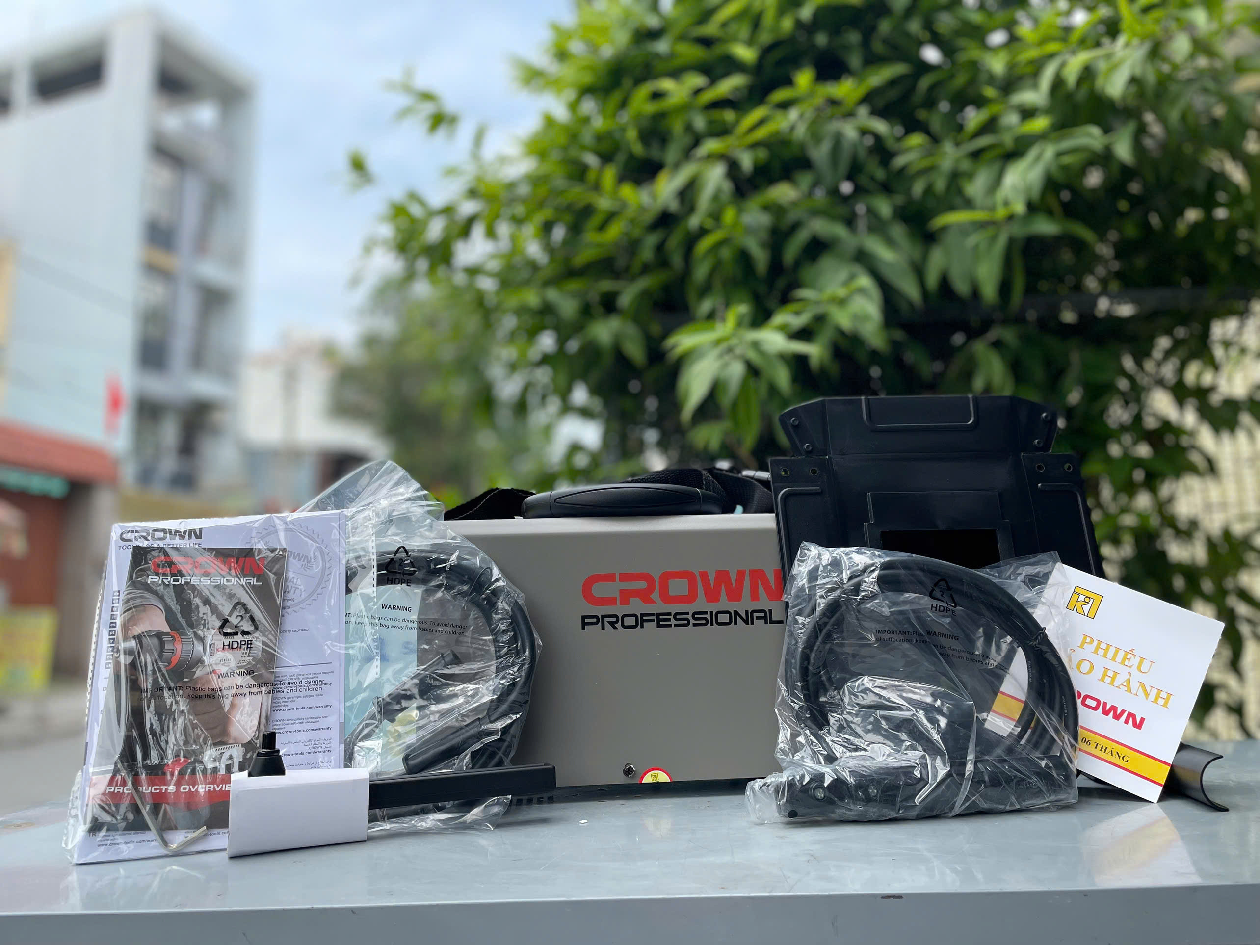 Máy hàn điện tử Crown CT33098, hàn que 2.5 ly