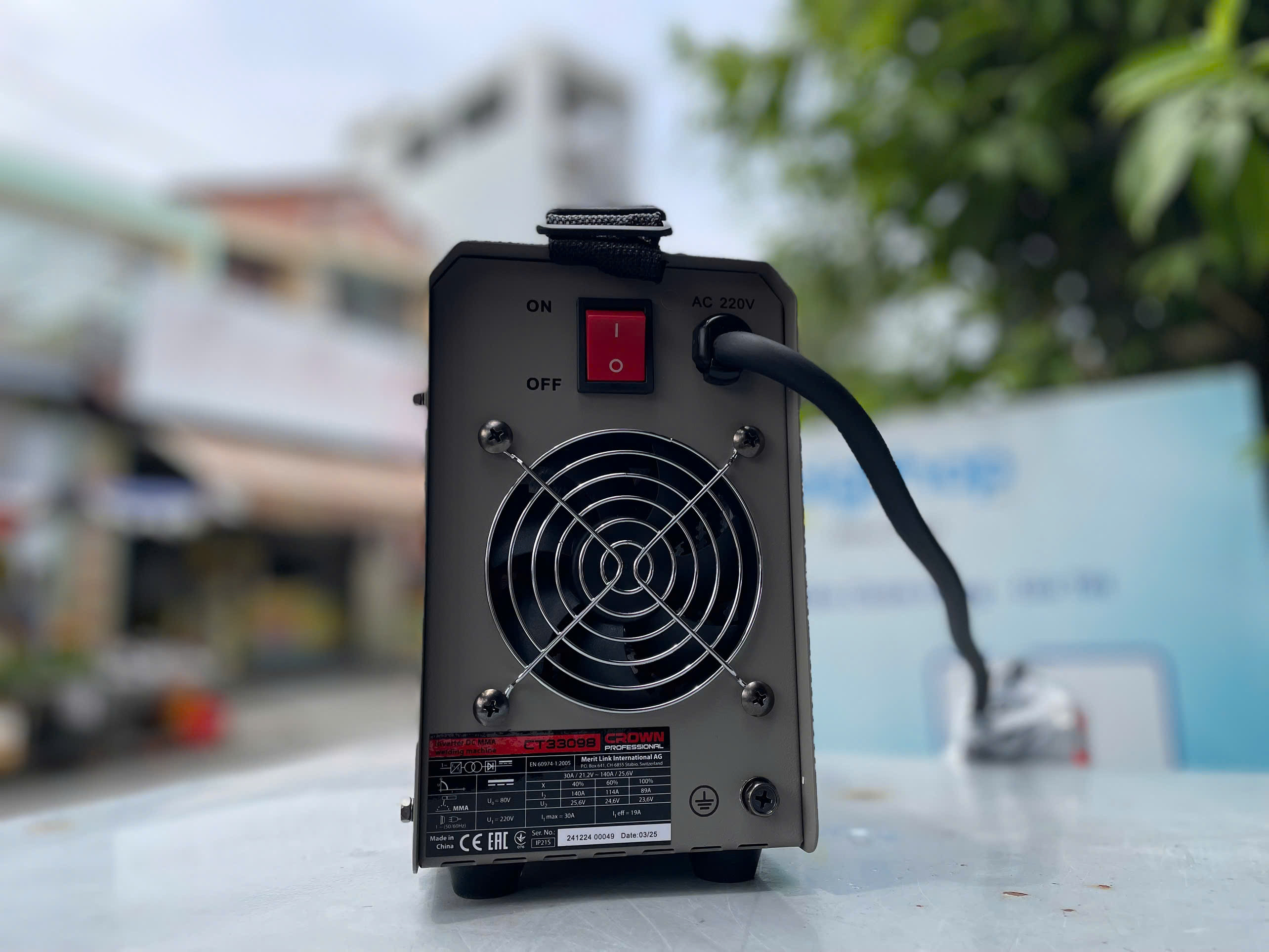 Máy hàn điện tử Crown CT33098, hàn que 2.5 ly