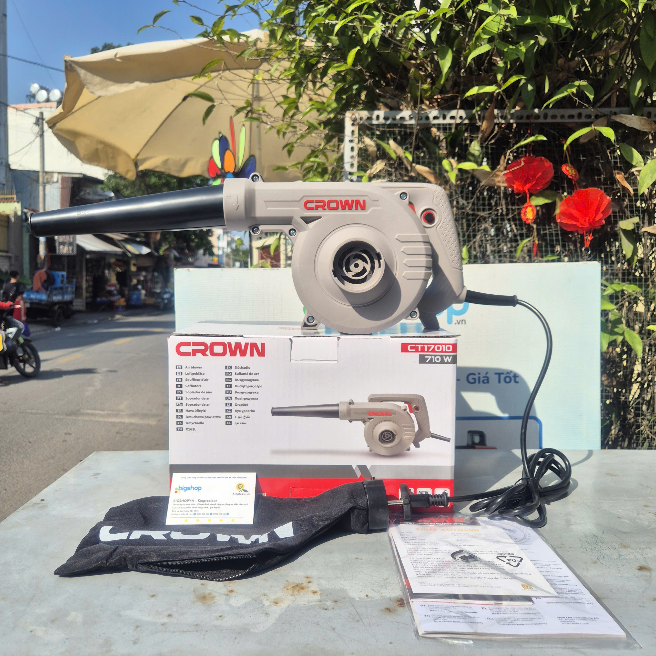 Máy thổi bụi Crown CT17010 (710W), hàng chính hãng
