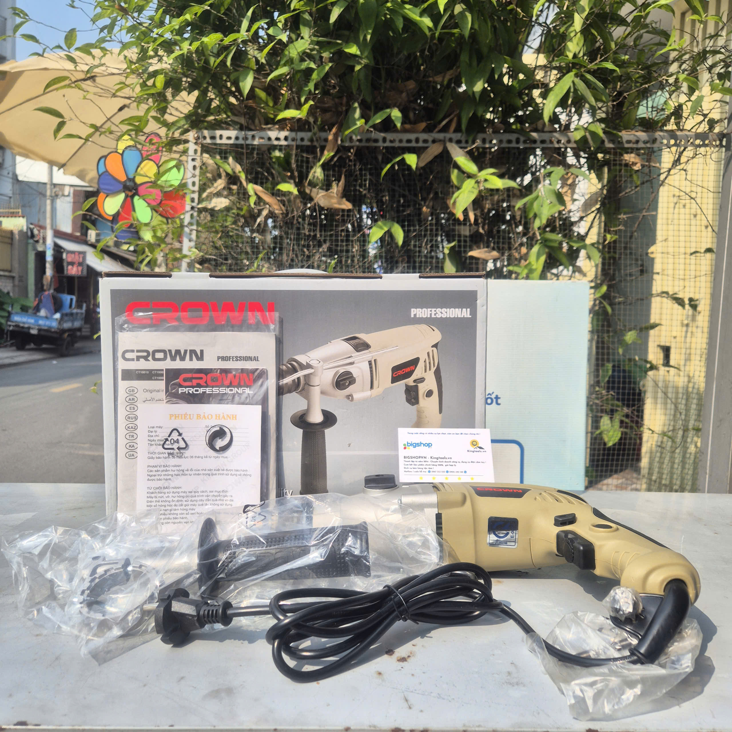 Máy khoan động lực Crown CT10067, cs 810W
