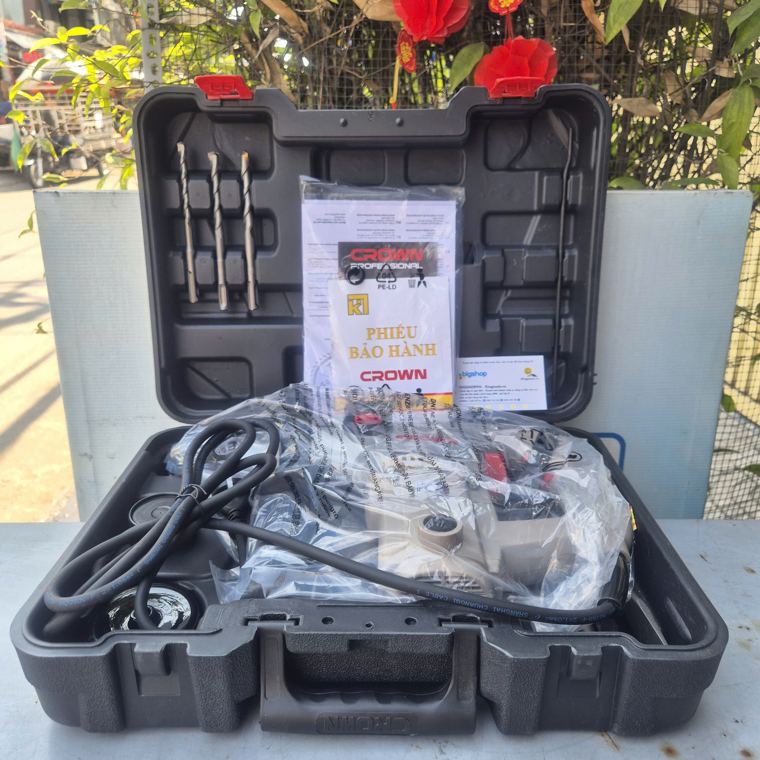 Máy khoan búa 1100W Crown CT18101