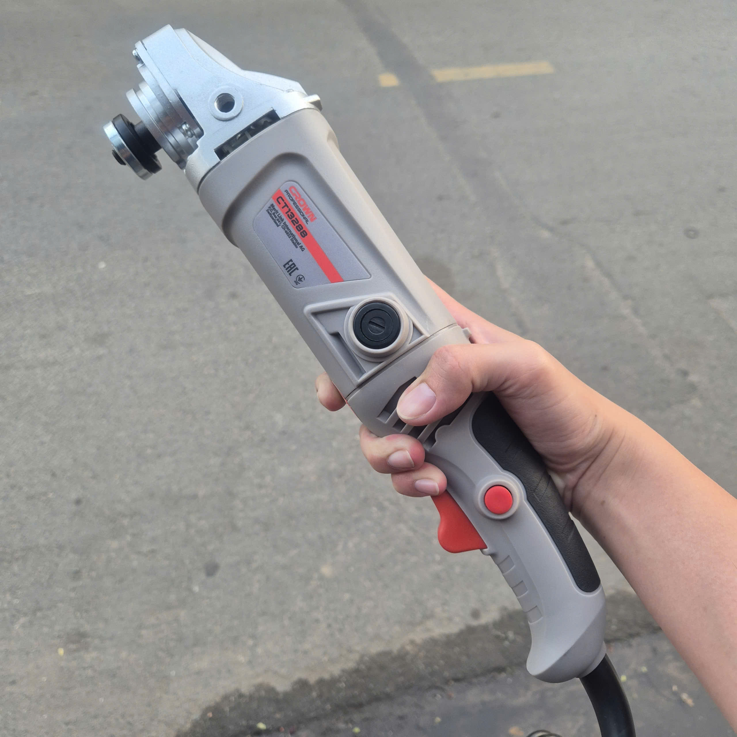 Máy mài góc 860W Crown CT13288, 100mm, công tắc bóp