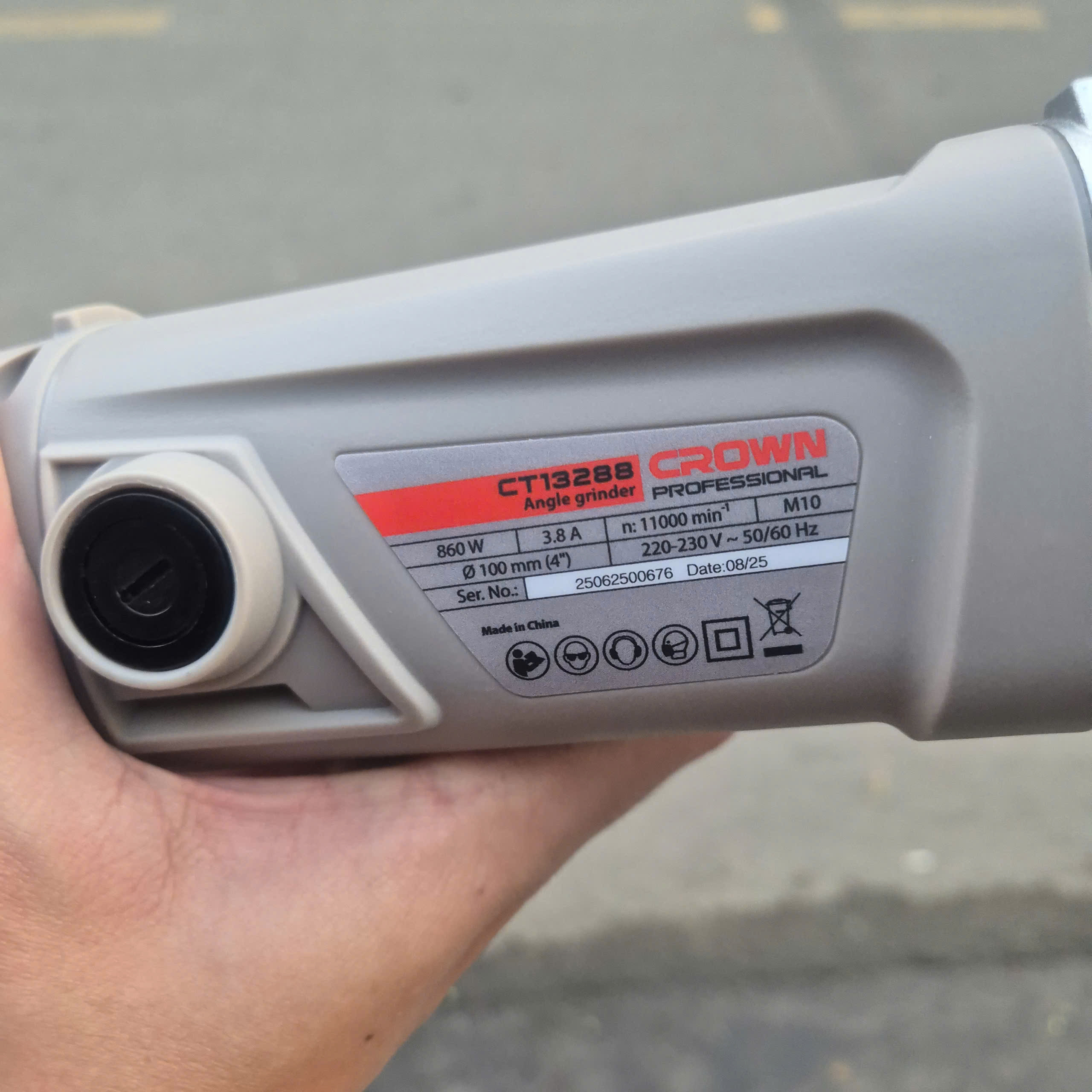 Máy mài góc 860W Crown CT13288, 100mm, công tắc bóp