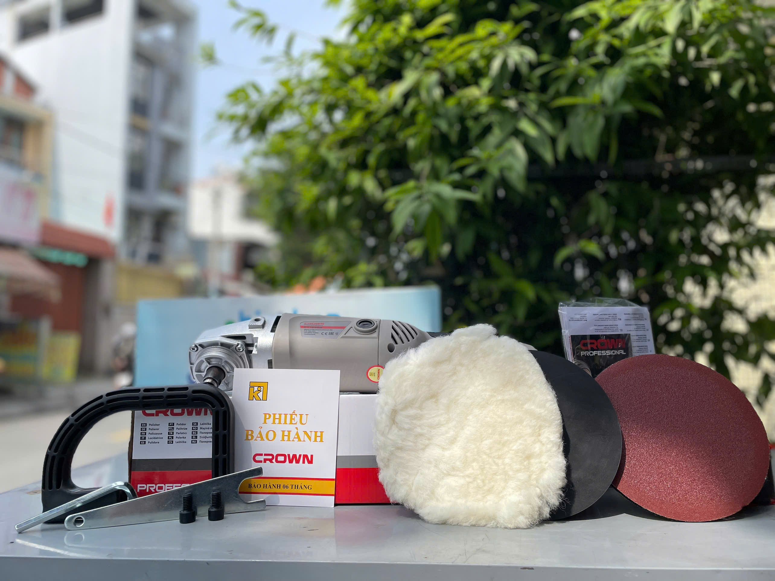 Máy đánh bóng 1300W Crown CT13302