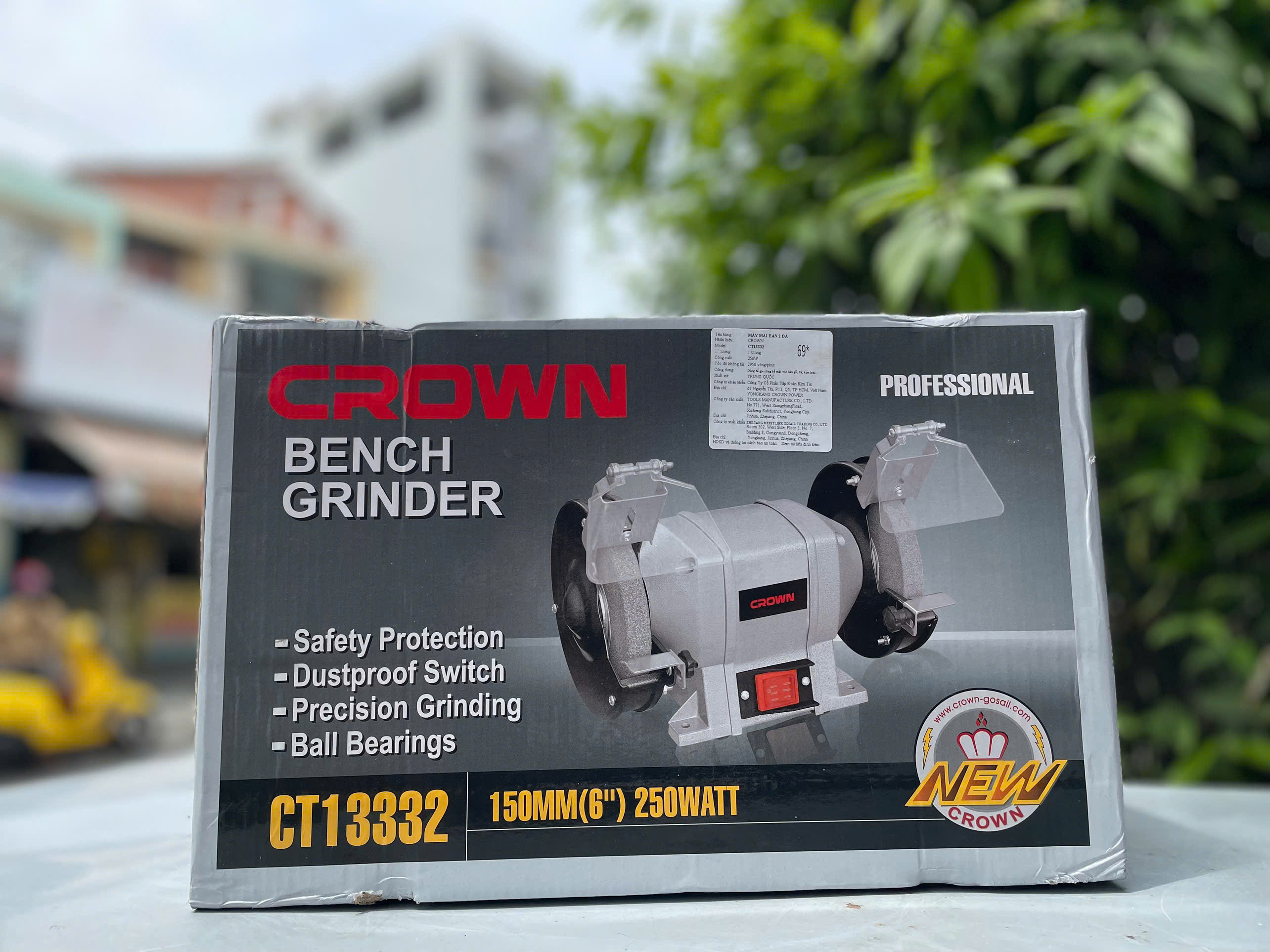 Máy mài 2 đá Crown CT13332, đá mài 150mm, 250W