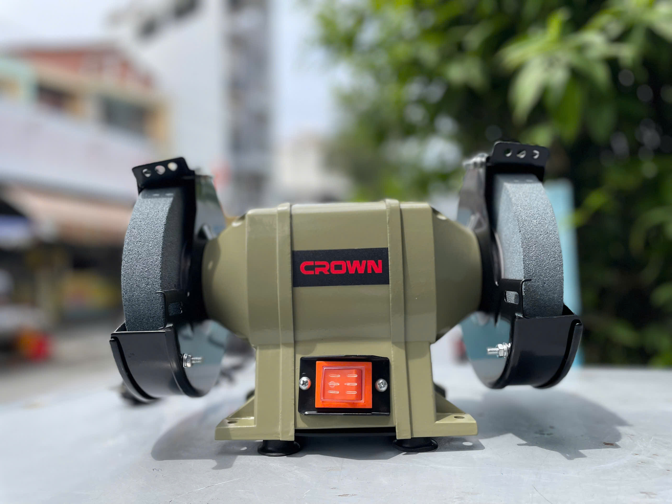 Máy mài 2 đá Crown CT13332, đá mài 150mm, 250W