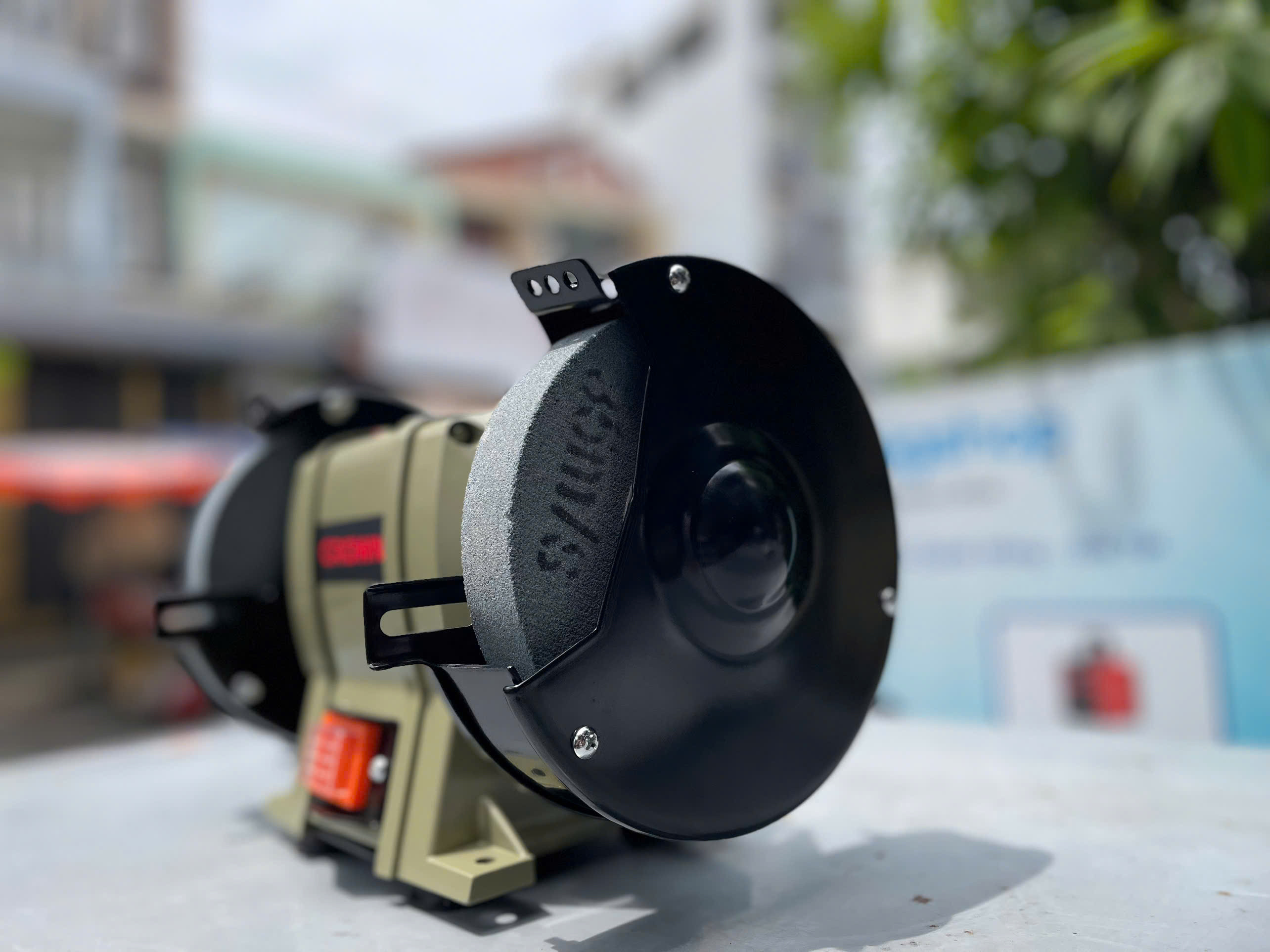 Máy mài 2 đá Crown CT13332, đá mài 150mm, 250W