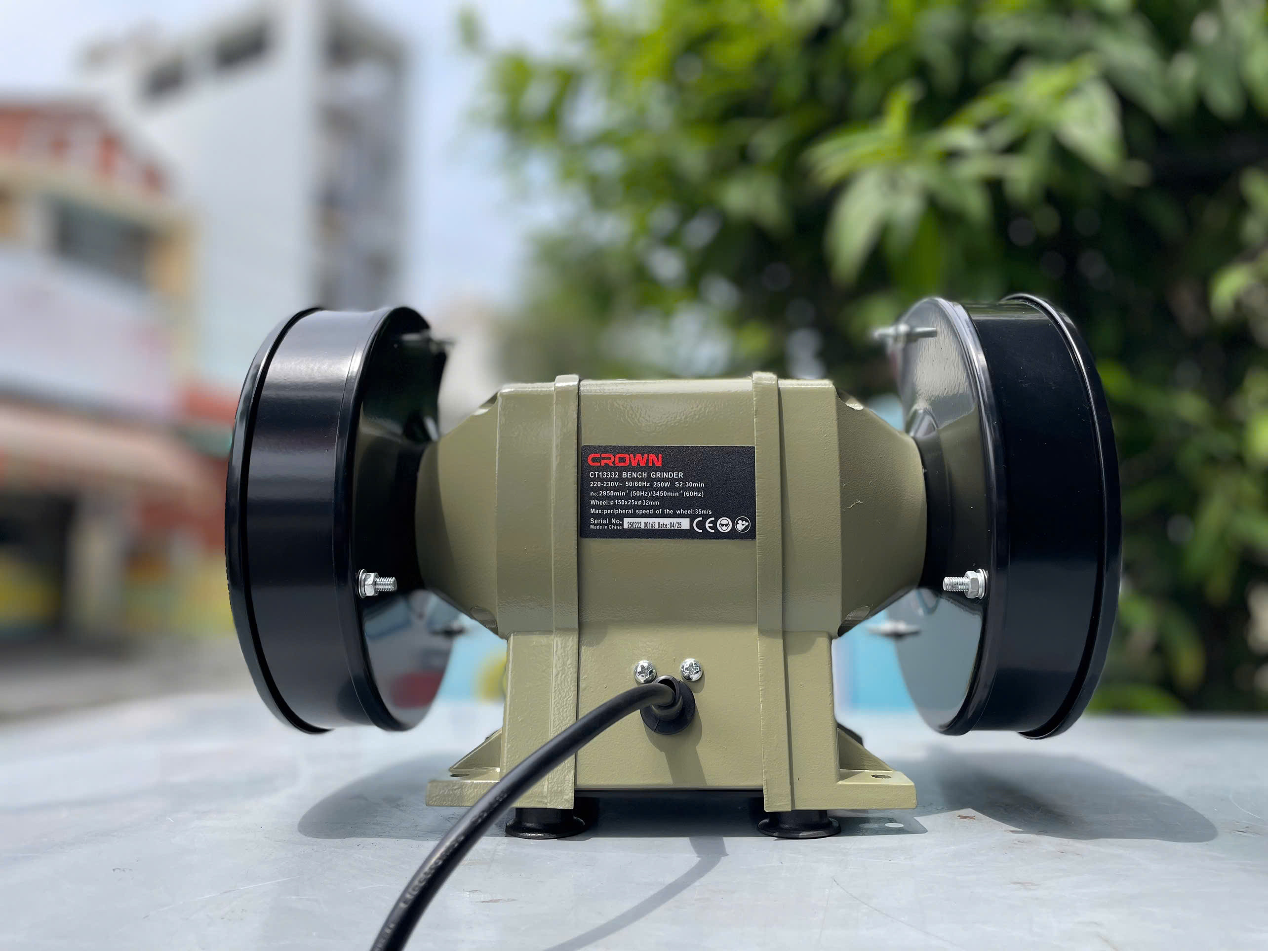 Máy mài 2 đá Crown CT13332, đá mài 150mm, 250W