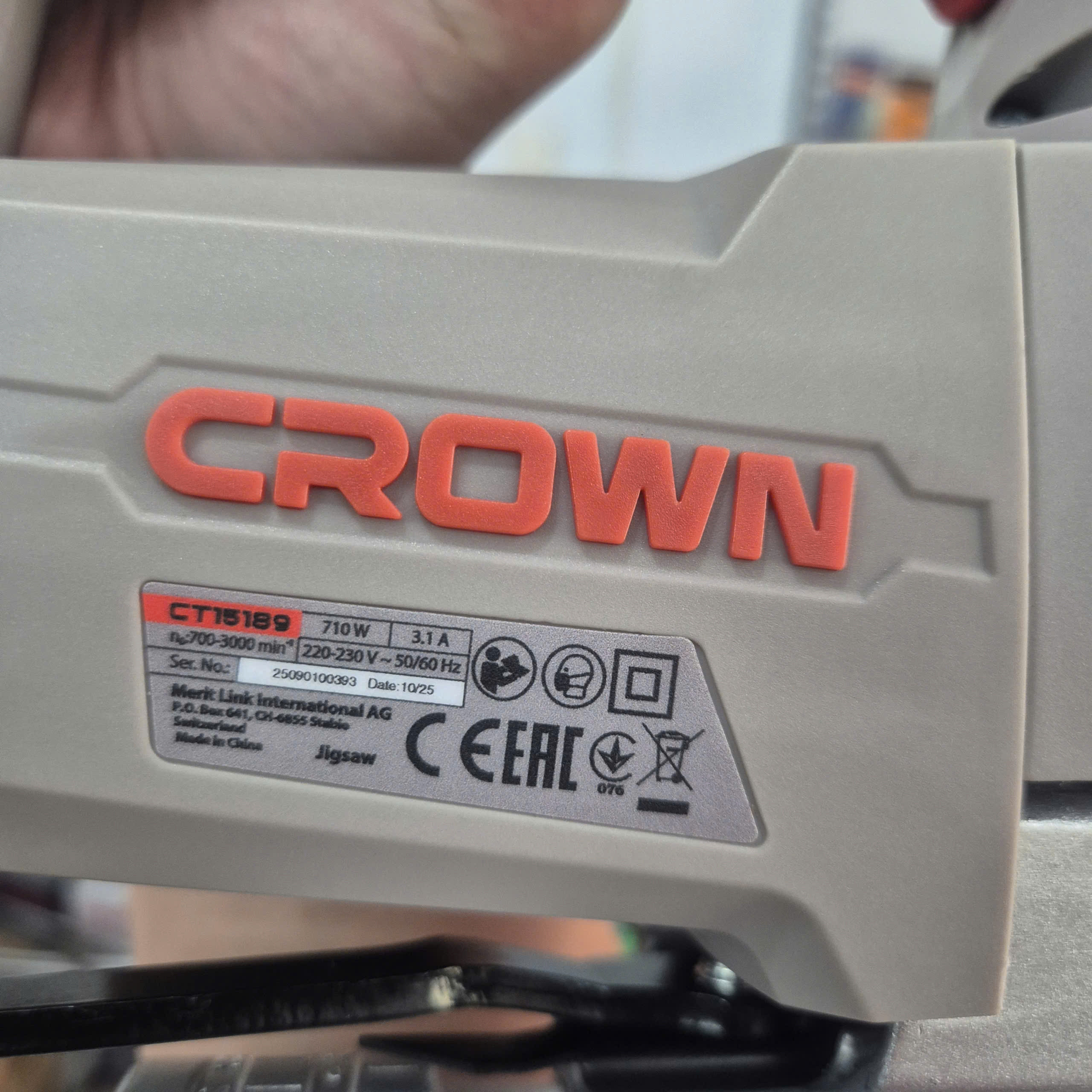 Máy cưa lọng Crown CT15189, CS 710W