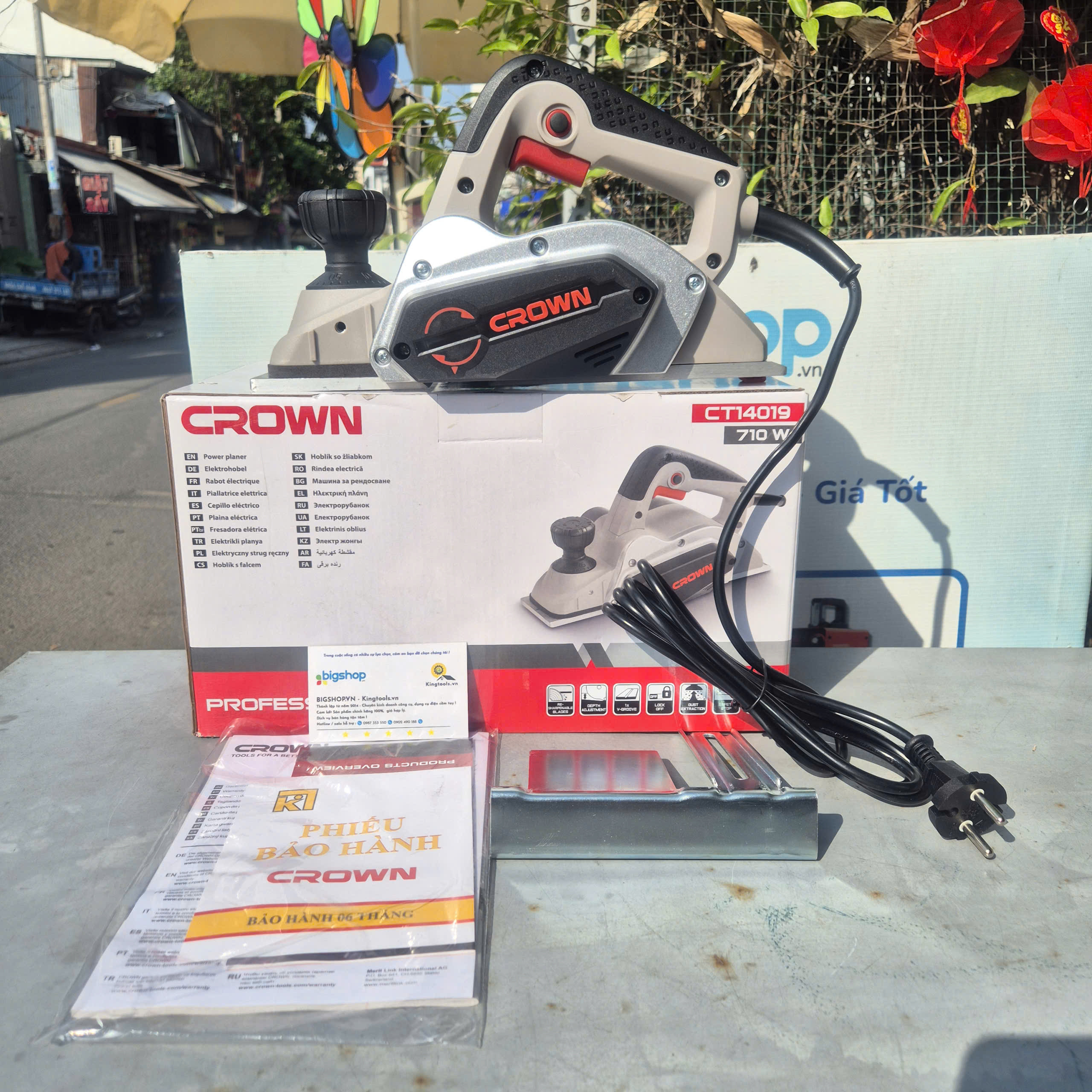 Máy bào Crown CT14019, cs 710W