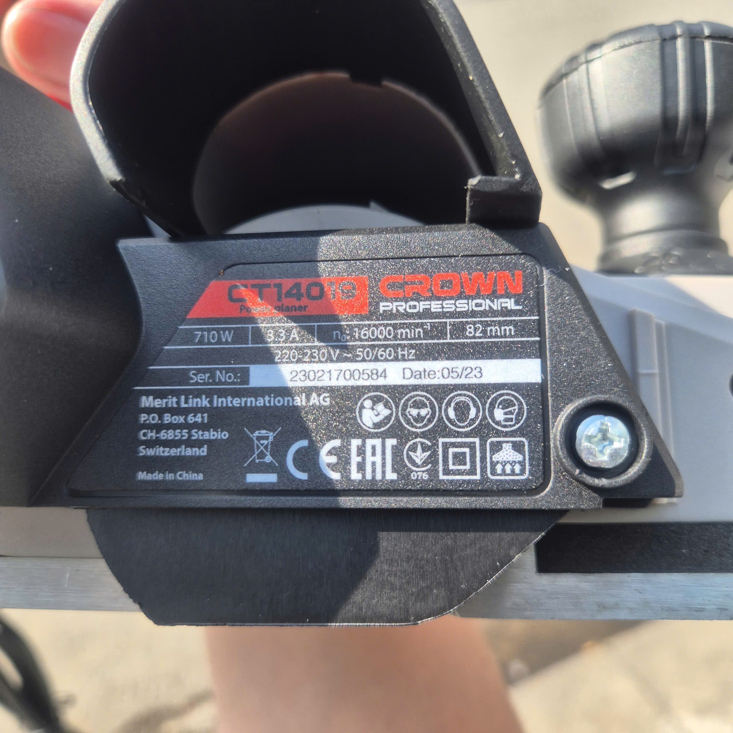 Máy bào Crown CT14019, cs 710W