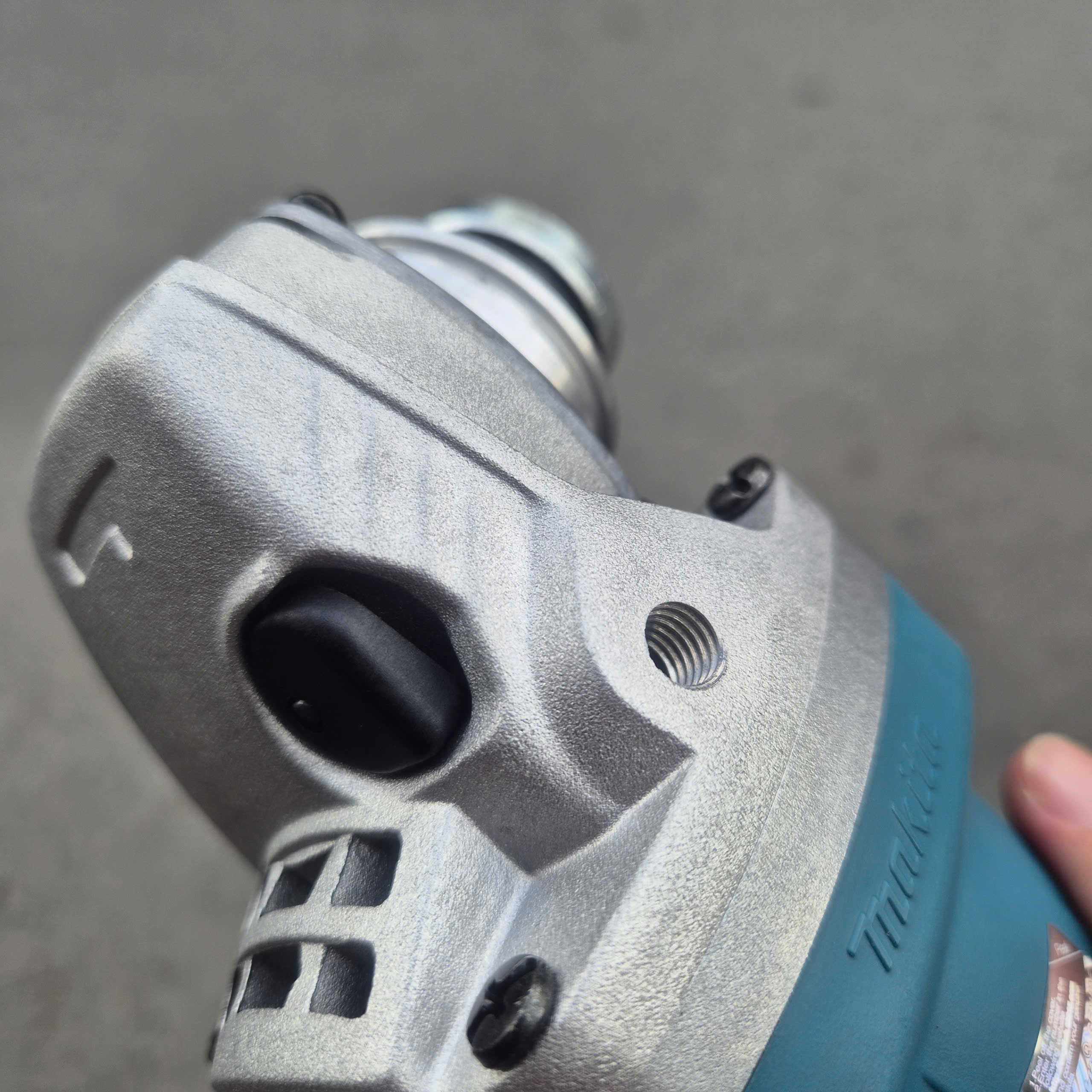 Máy mài góc MAKITA 9553B (100mm, 710W, công tắc đuôi)