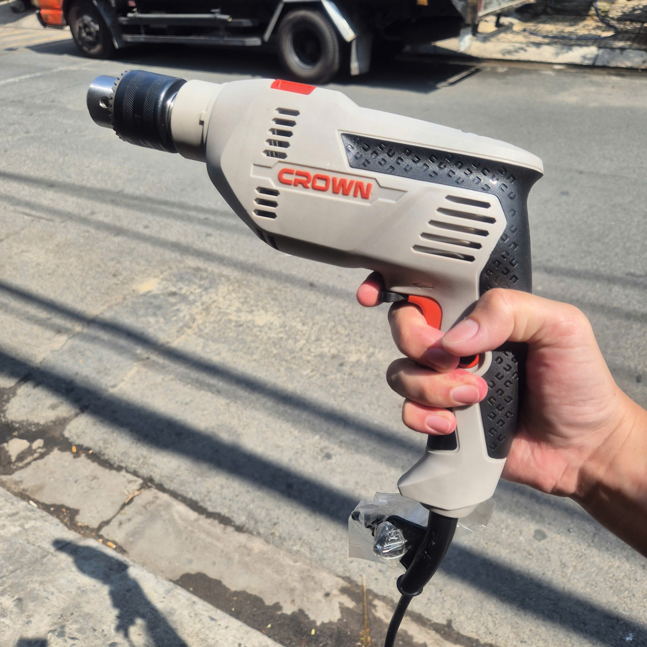 Máy khoan động lực 600W Crown CT10128