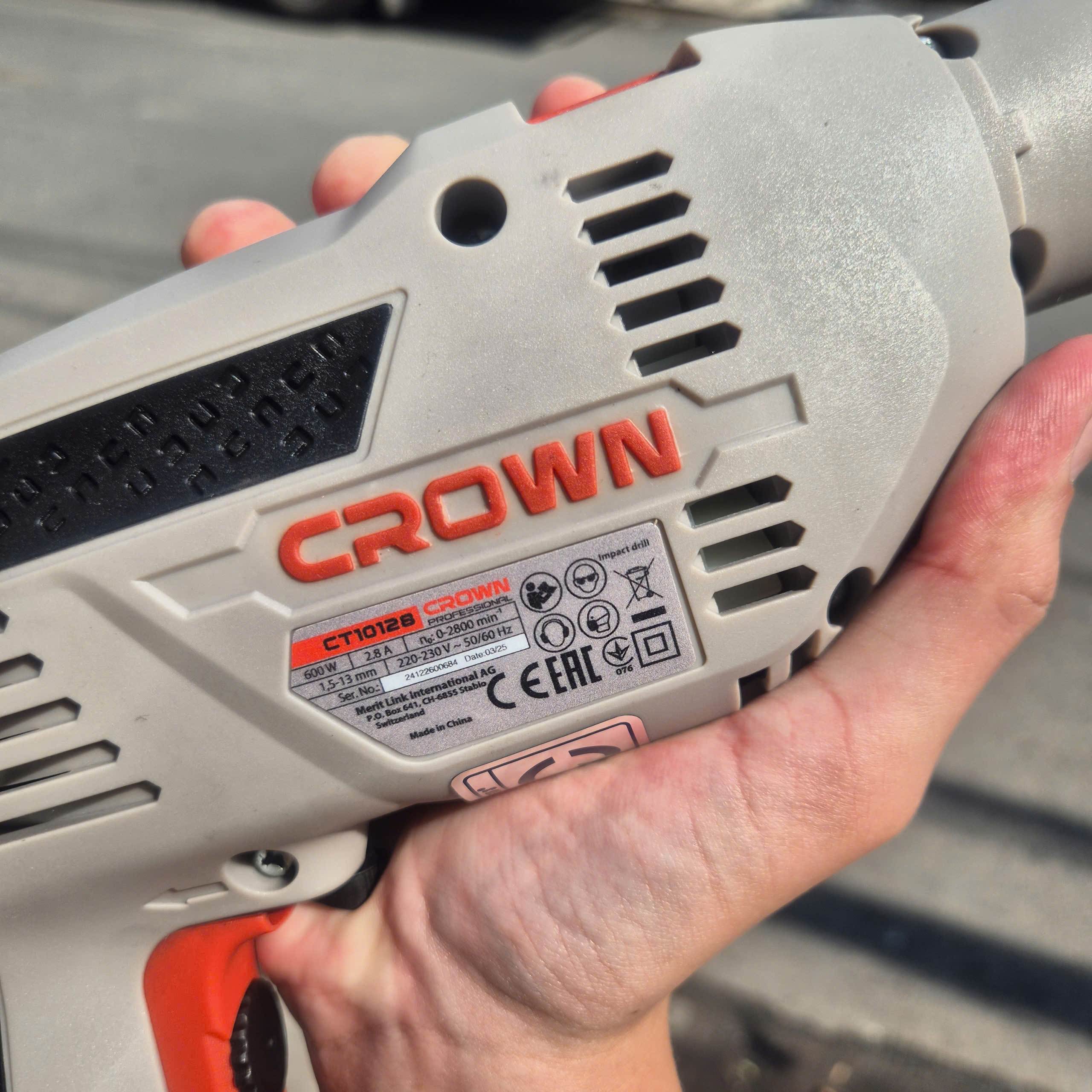 Máy khoan động lực 600W Crown CT10128