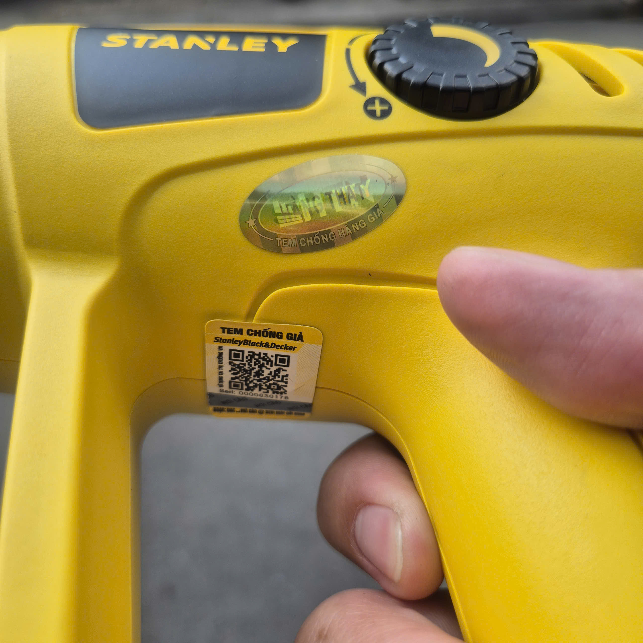 Máy thổi hơi nóng Stanley STEL 670, 2000W