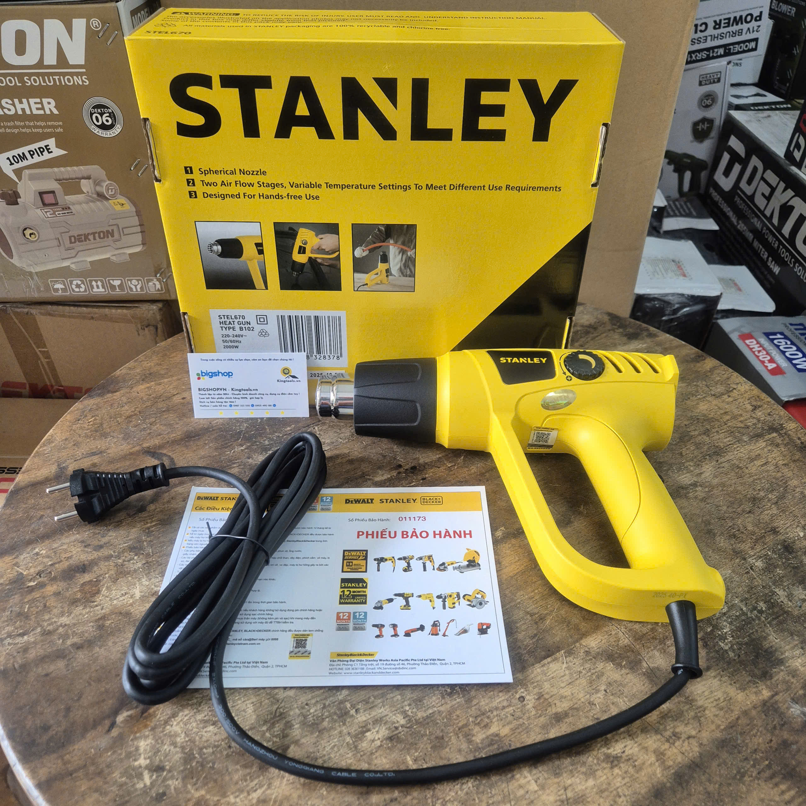Máy thổi hơi nóng Stanley STEL 670, 2000W