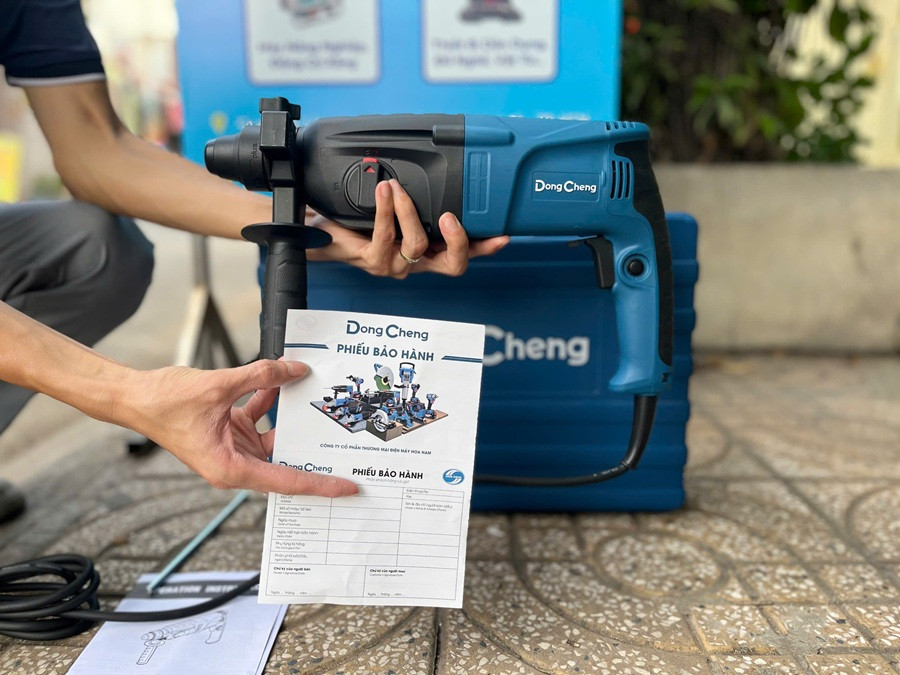 Máy khoan đục bê tông Dongcheng DZC05-26B, cs 800W