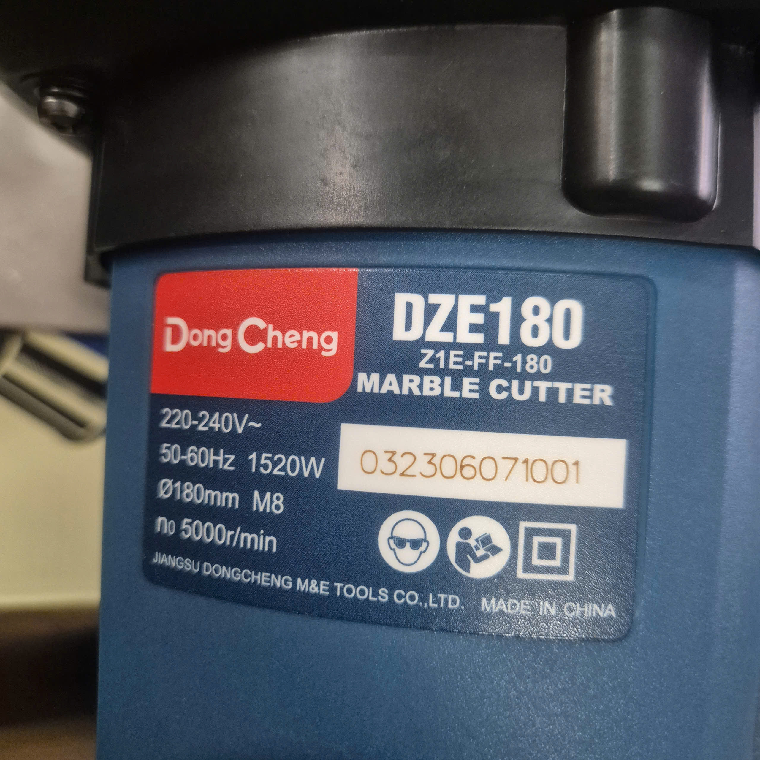 Máy cắt bê tông Dongcheng DZE180 (CS 1520W, Lưỡi 180mm)