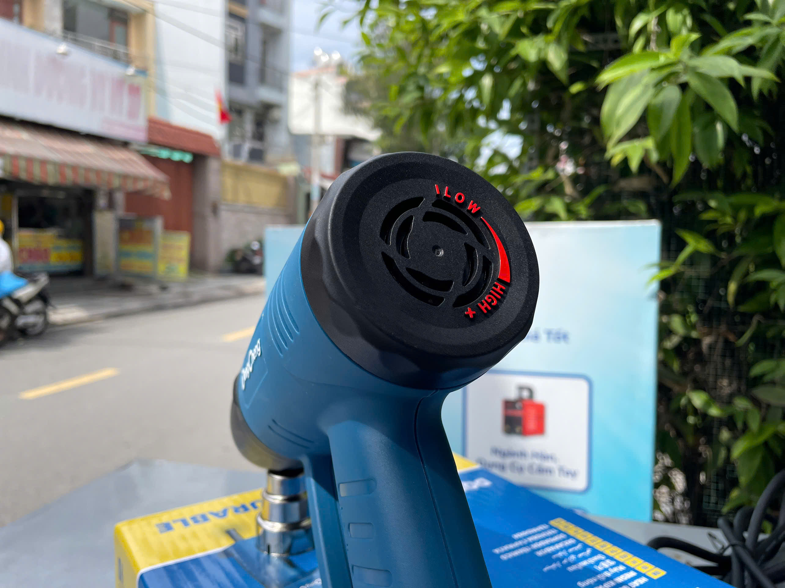 Máy thổi hơi nóng Dongcheng DQB2000