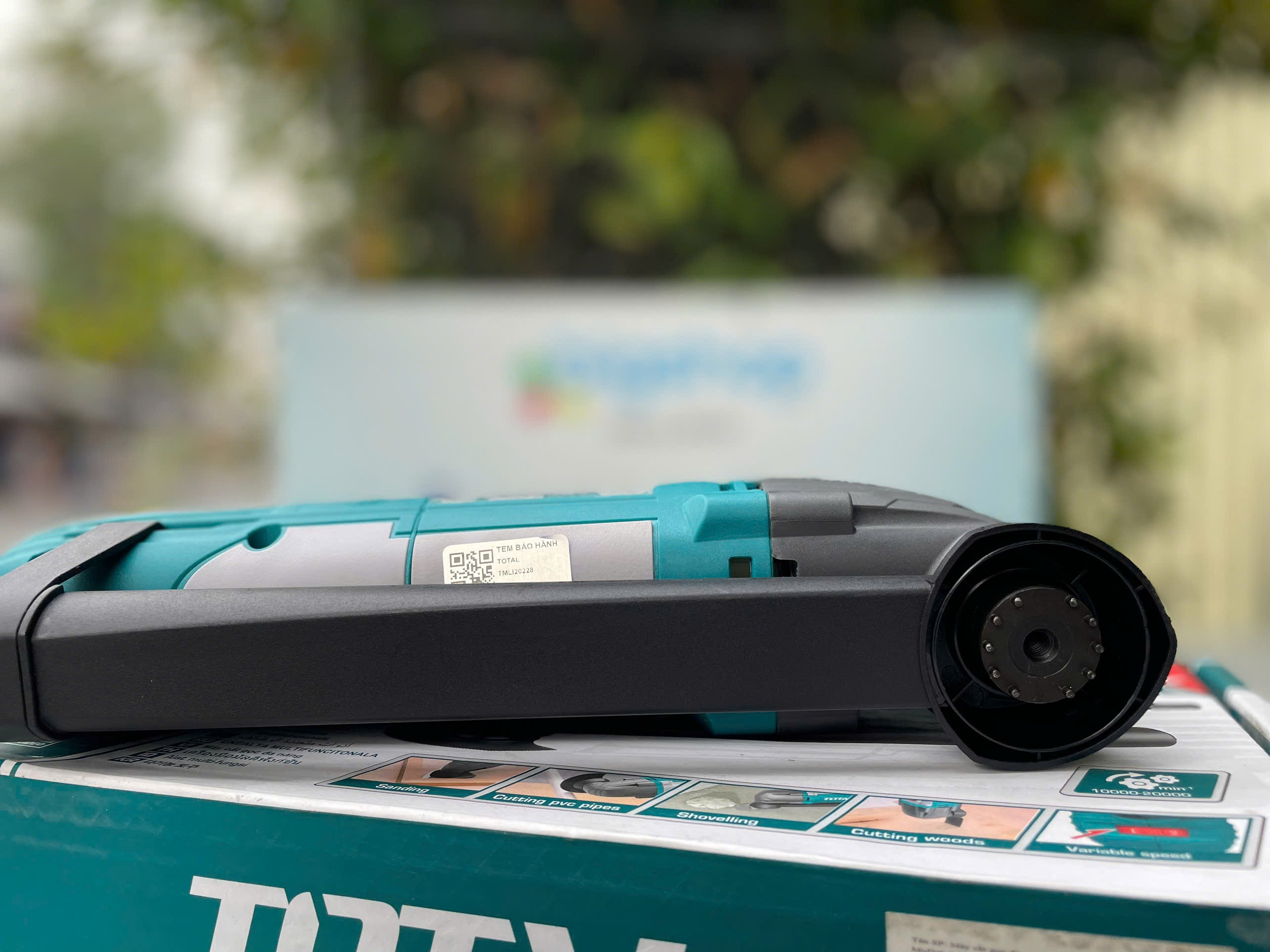 Máy cắt góc rung đa năng Total TS3006, có điều tốc