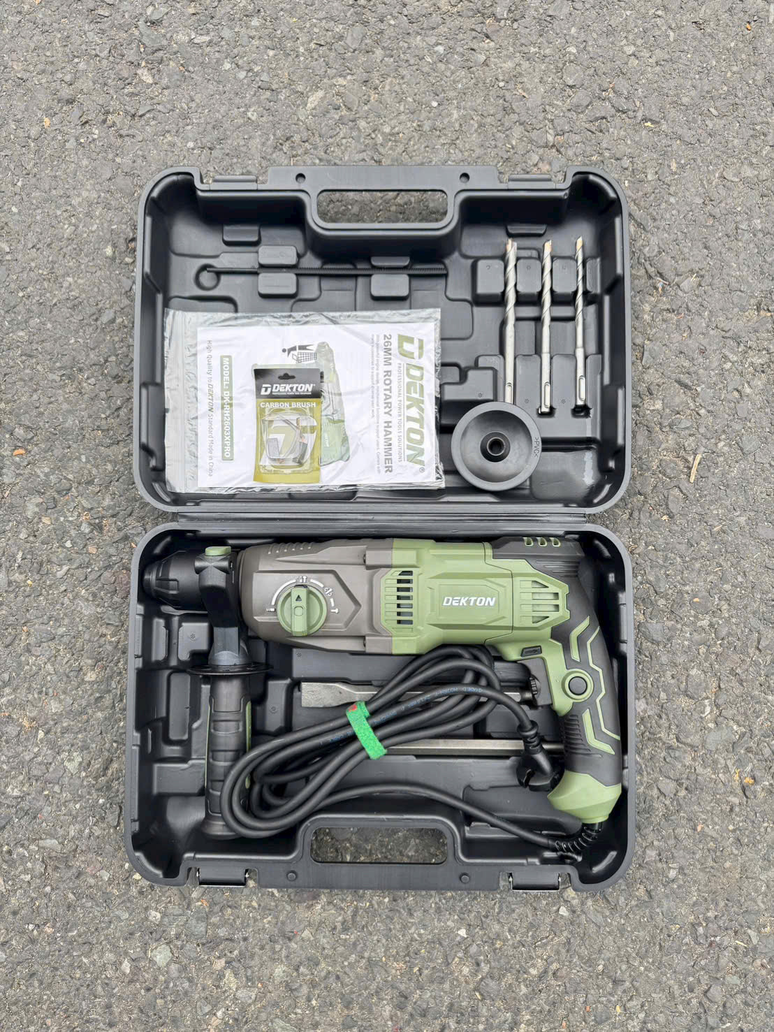 Máy khoan bê tông 3 chức năng Dekton DK-RH2603XPRO, 1050W