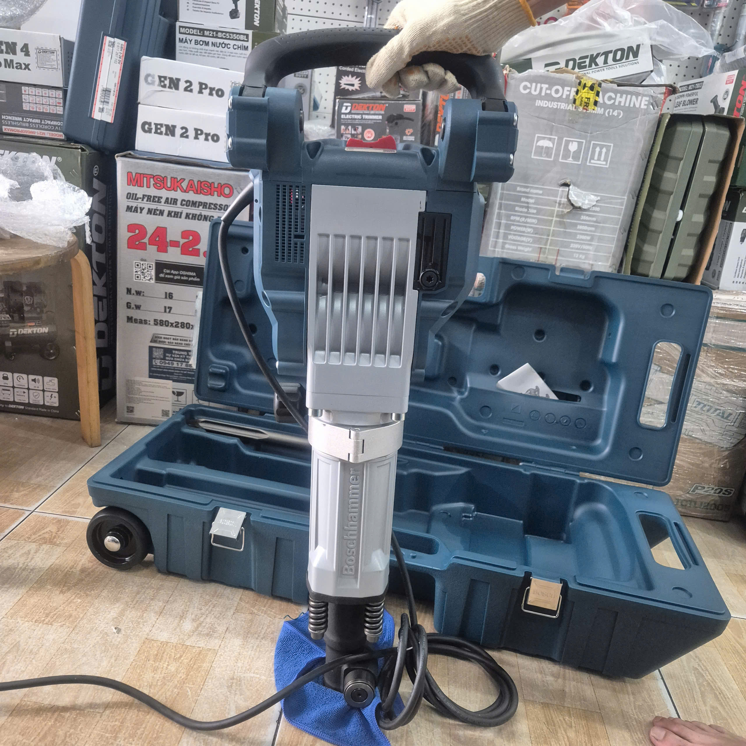 Máy đục phá bê tông 30mm BOSCH GSH 16-30 (Công suất 1750W)