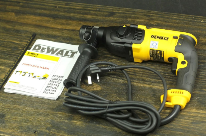 Máy khoan cầm tay 800W-3CN SDS Dewalt D25133KA-B1