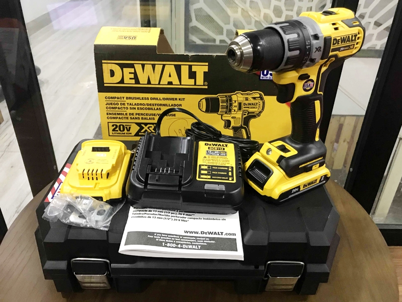 Máy khoan cầm tay 18V Dewalt DCD791D2(bao gồm cả sạc và 2 pin 2AH)