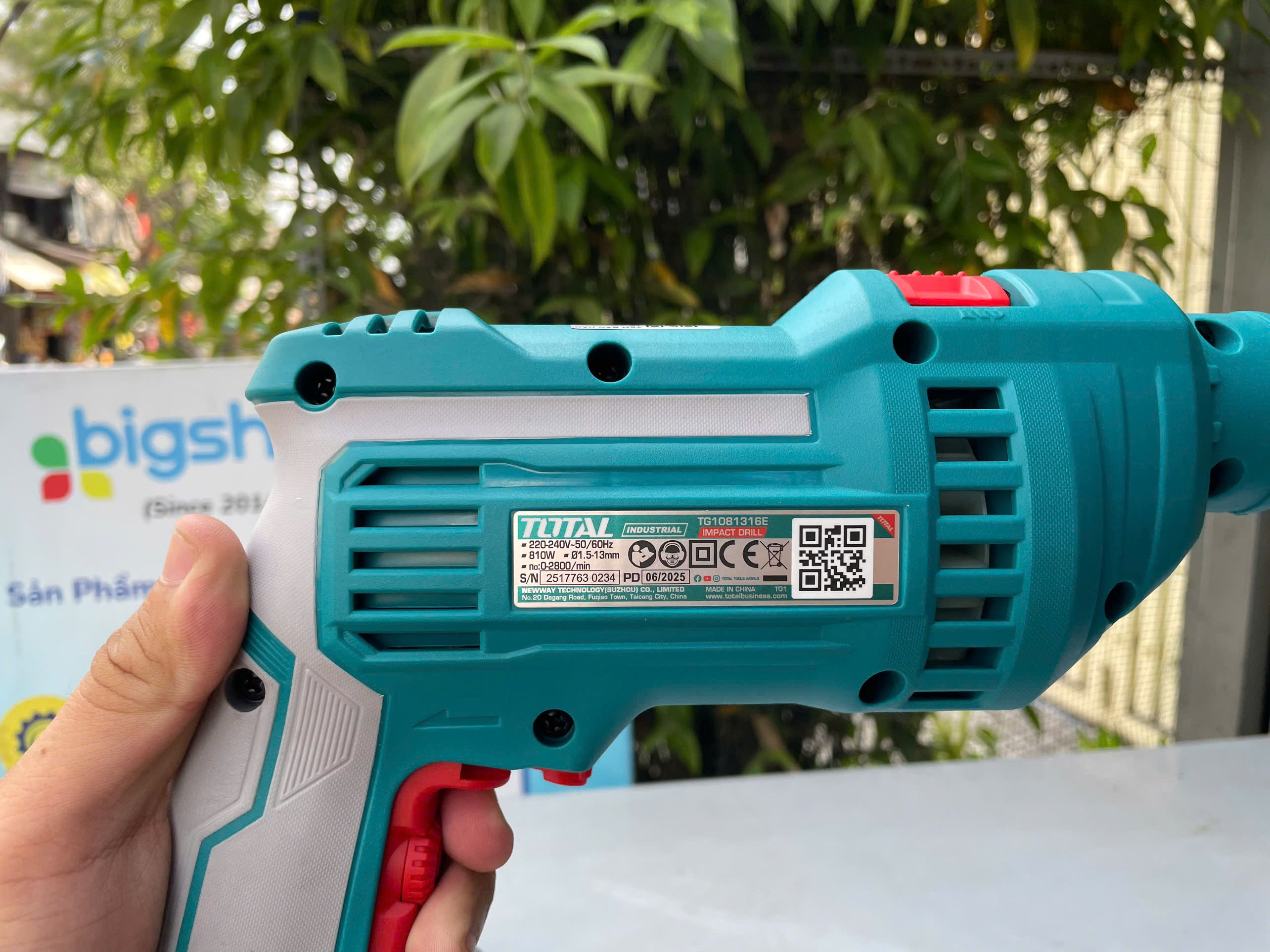 Máy khoan búa Total TG1081316E, 810W giá rẻ 
